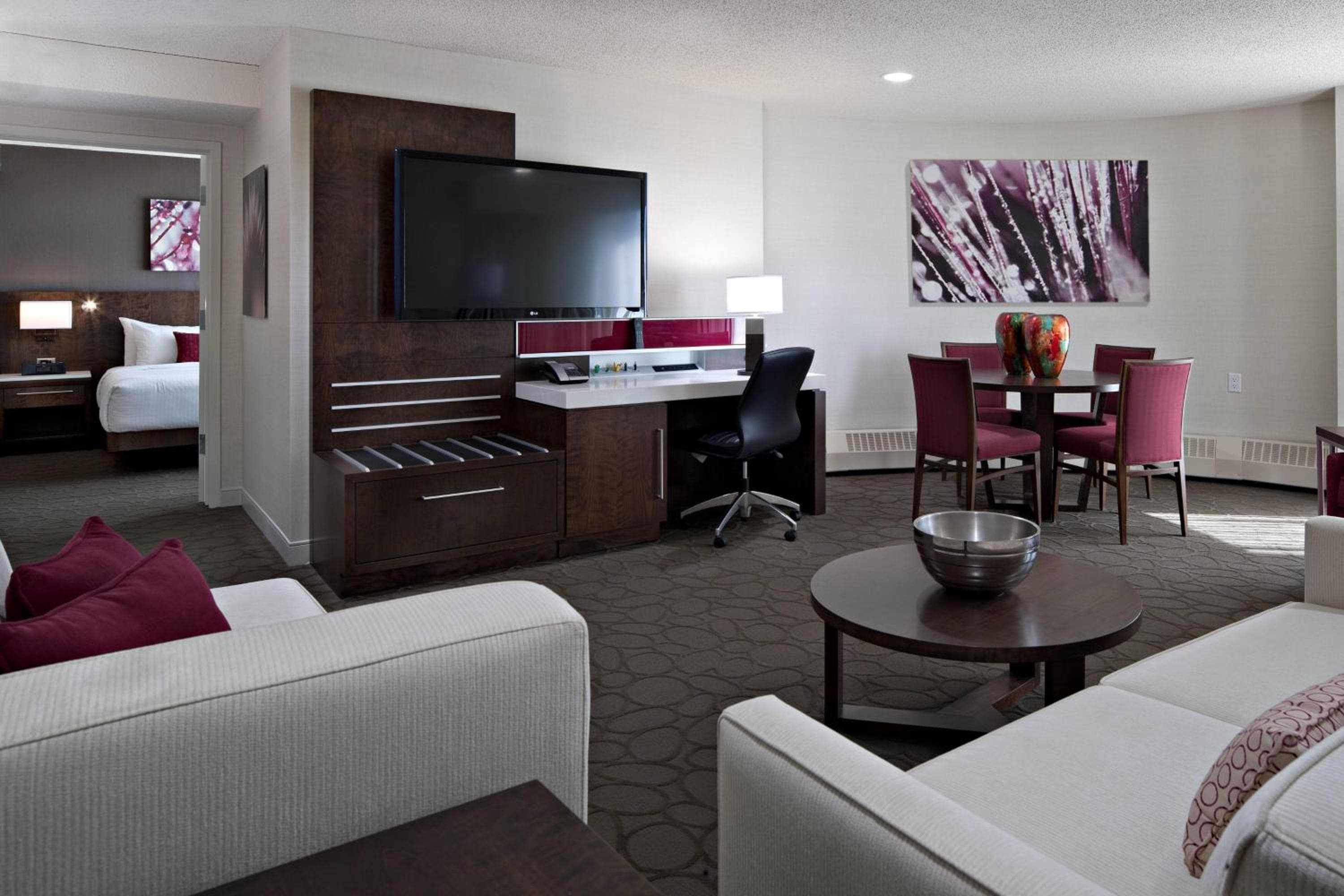 Delta Hotels by Marriott Edmonton South Conference Centre