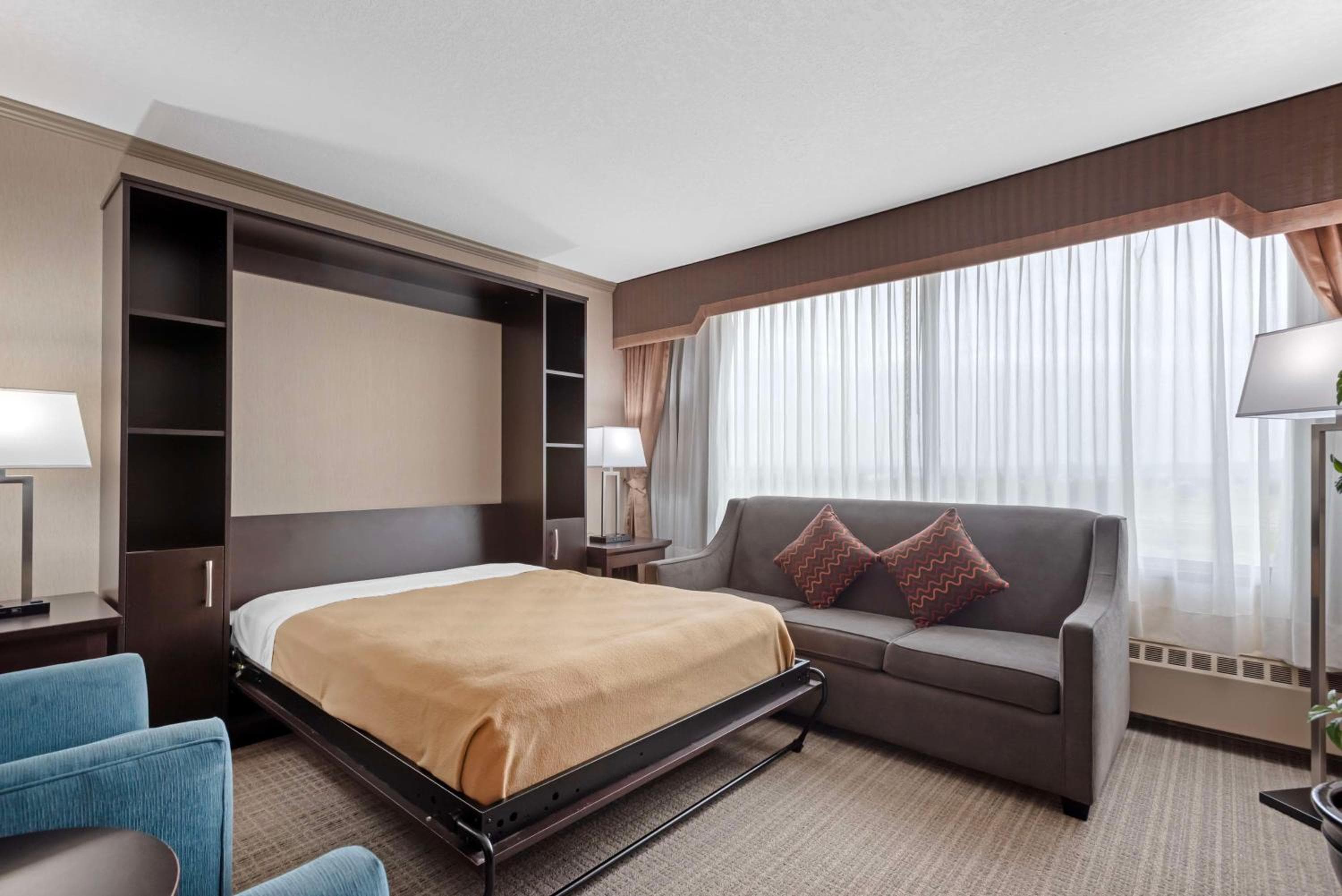 Best Western PLUS Port O'Call Hotel