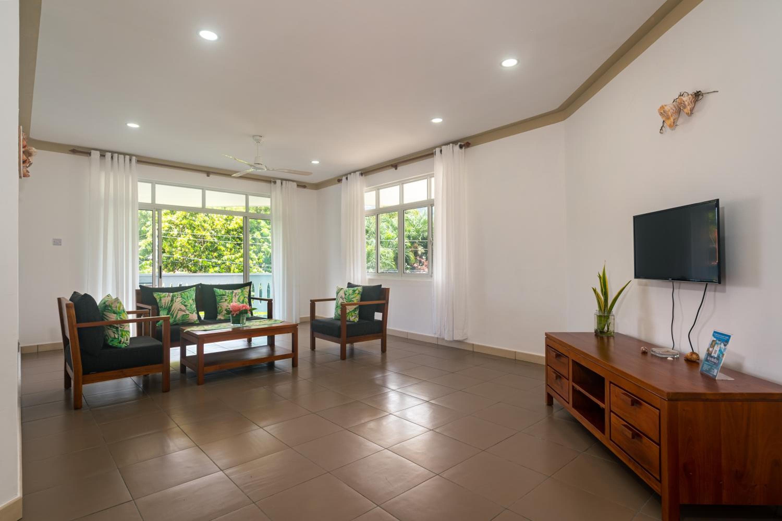 340 Degrees Mountain View Apartments