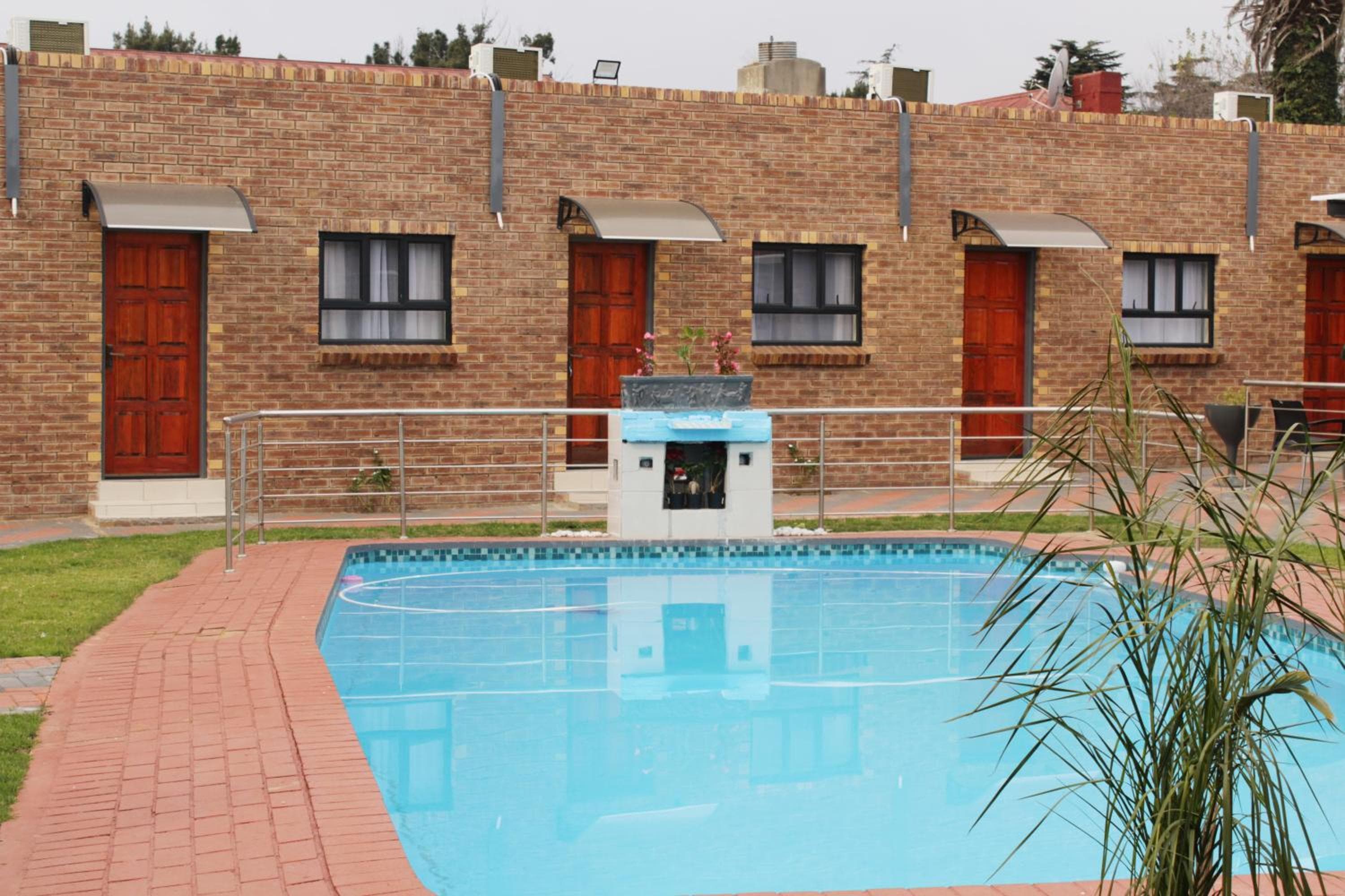 EMPEROR LODGE AND TOURS