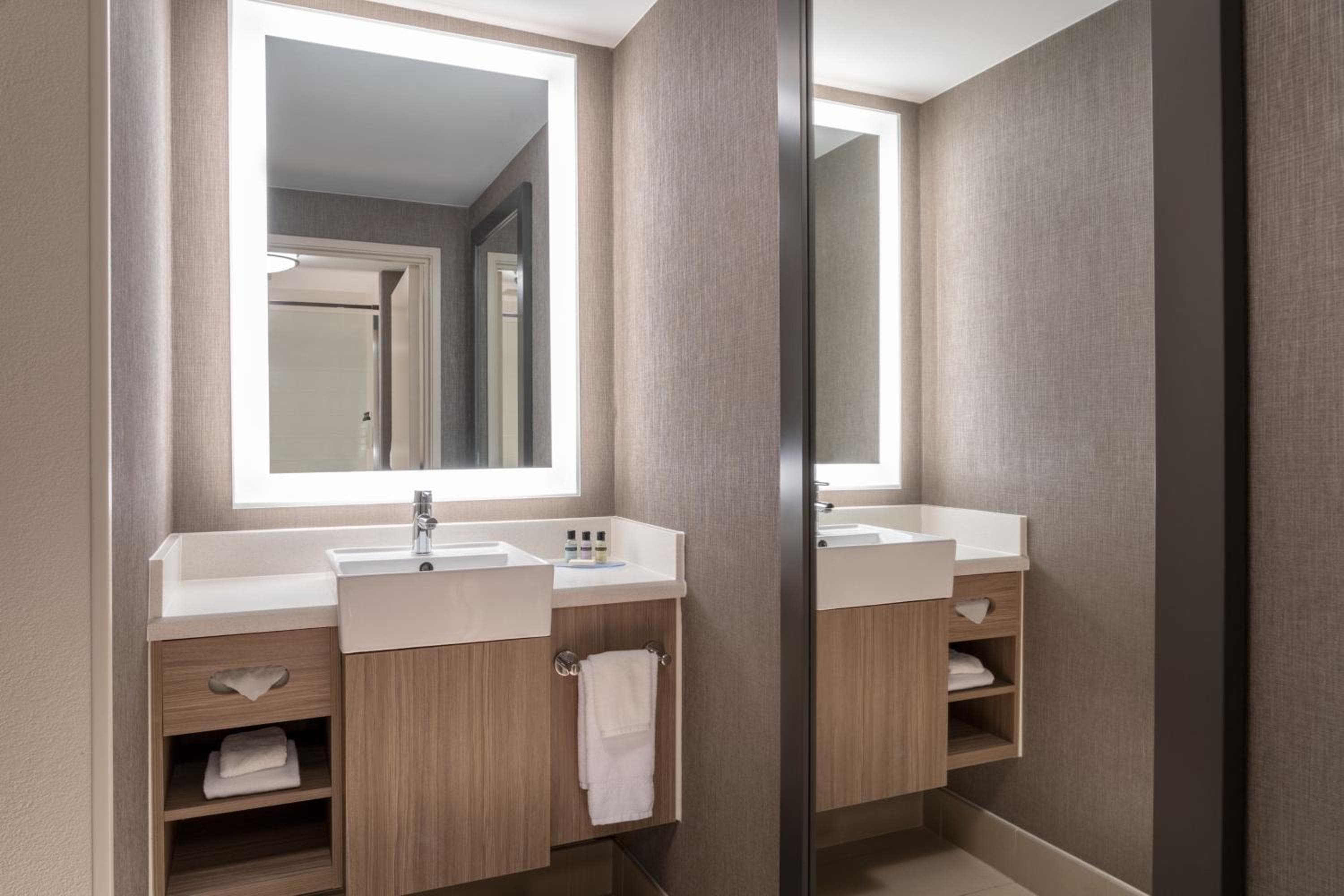 SpringHill Suites West Mifflin
