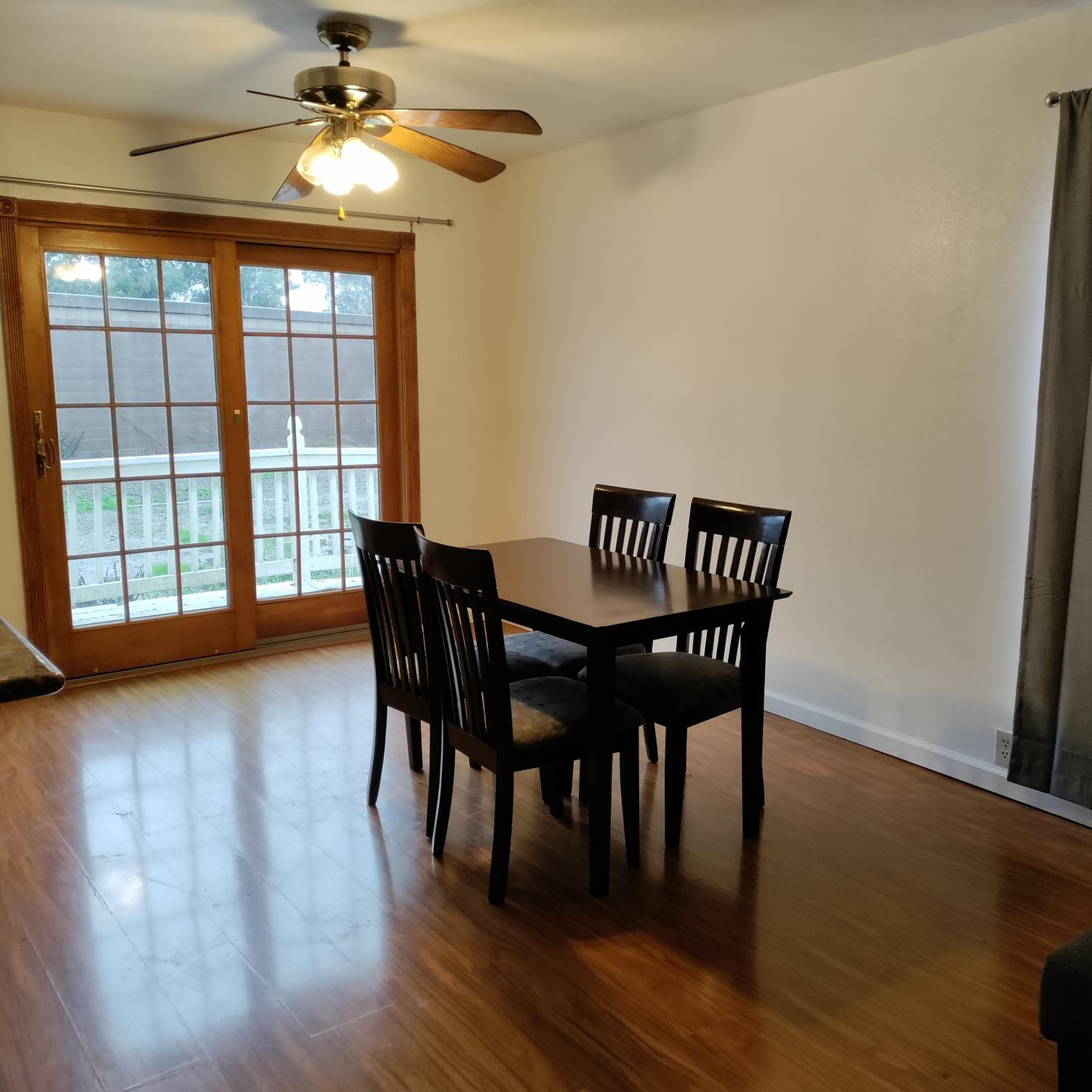Spacious Pleasanton Home, 4br-2ba, Kitchen, WiFi, Laundry, Parking and More