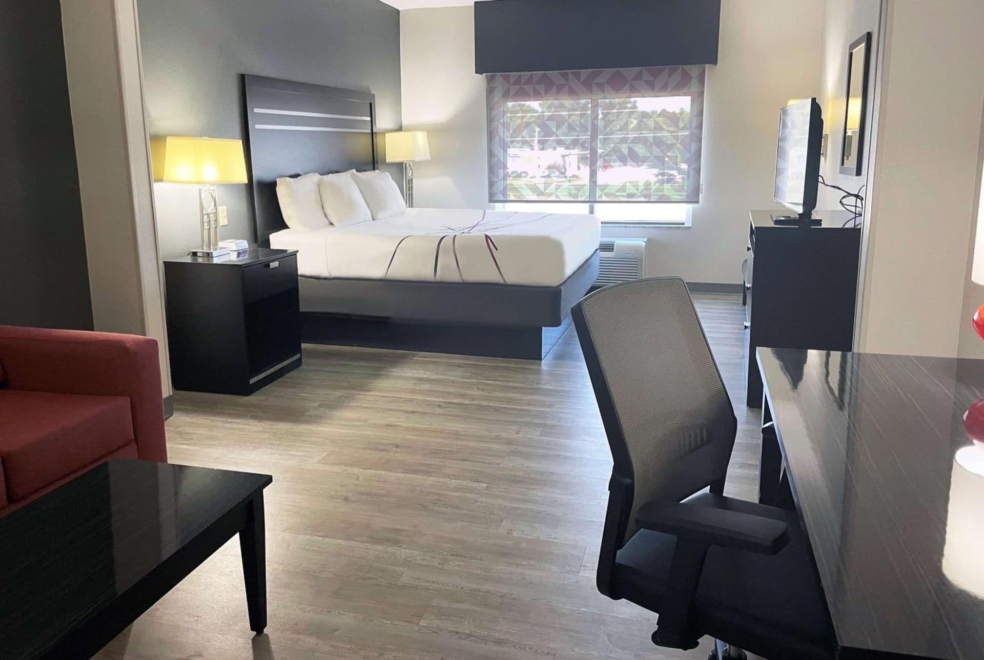 La Quinta Inn & Suites by Wyndham Tulsa Midtown