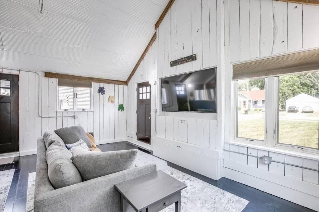 Cozy Bungalow 7 Blocks from ND Campus