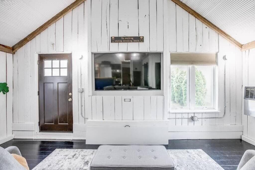 Cozy Bungalow 7 Blocks from ND Campus