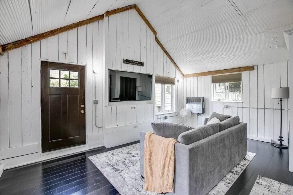 Cozy Bungalow 7 Blocks from ND Campus