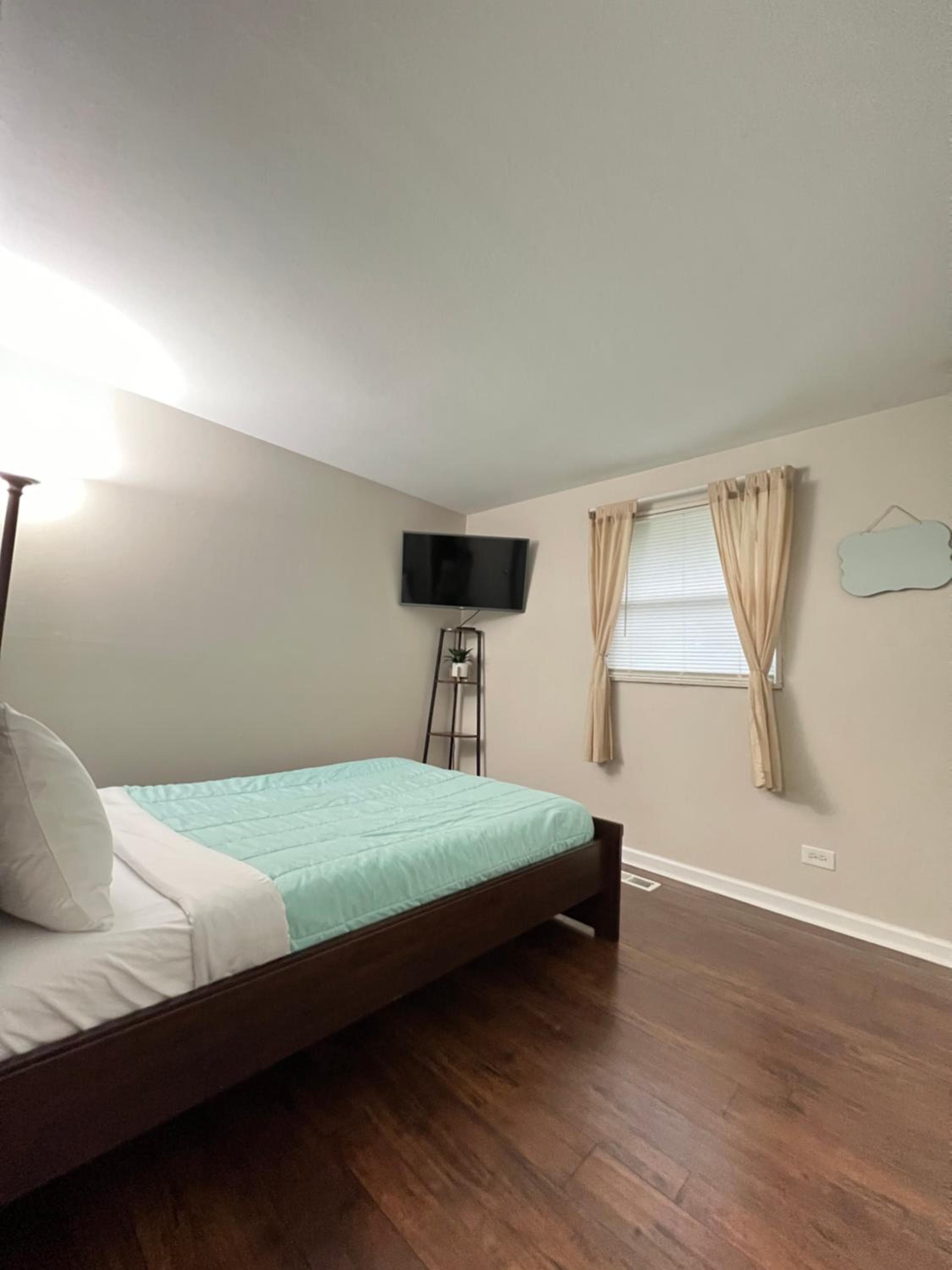 Pet Friendly Ranch Home 30 mins from O'Hare