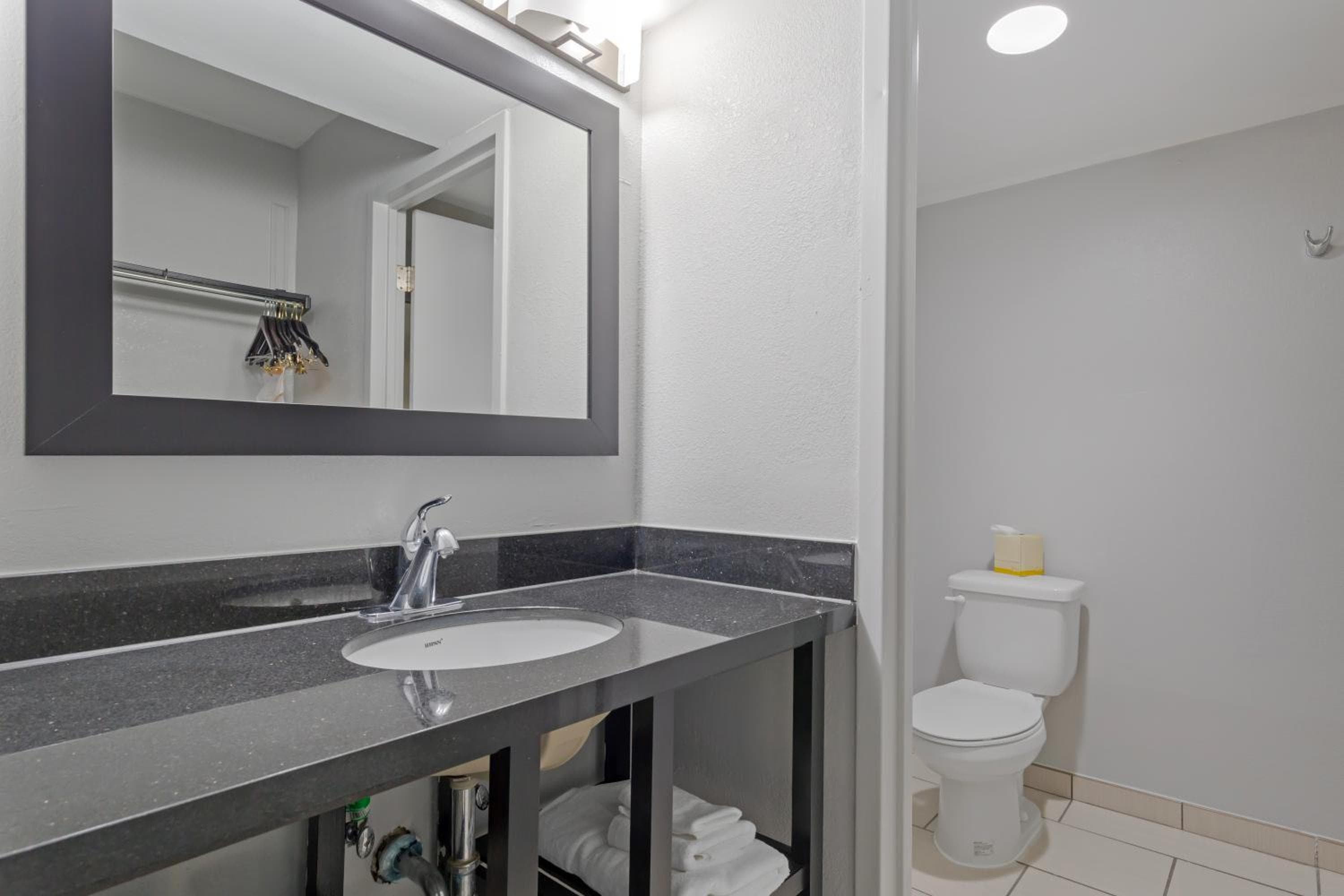 Clarion Hotel & Suites BWI Airport North