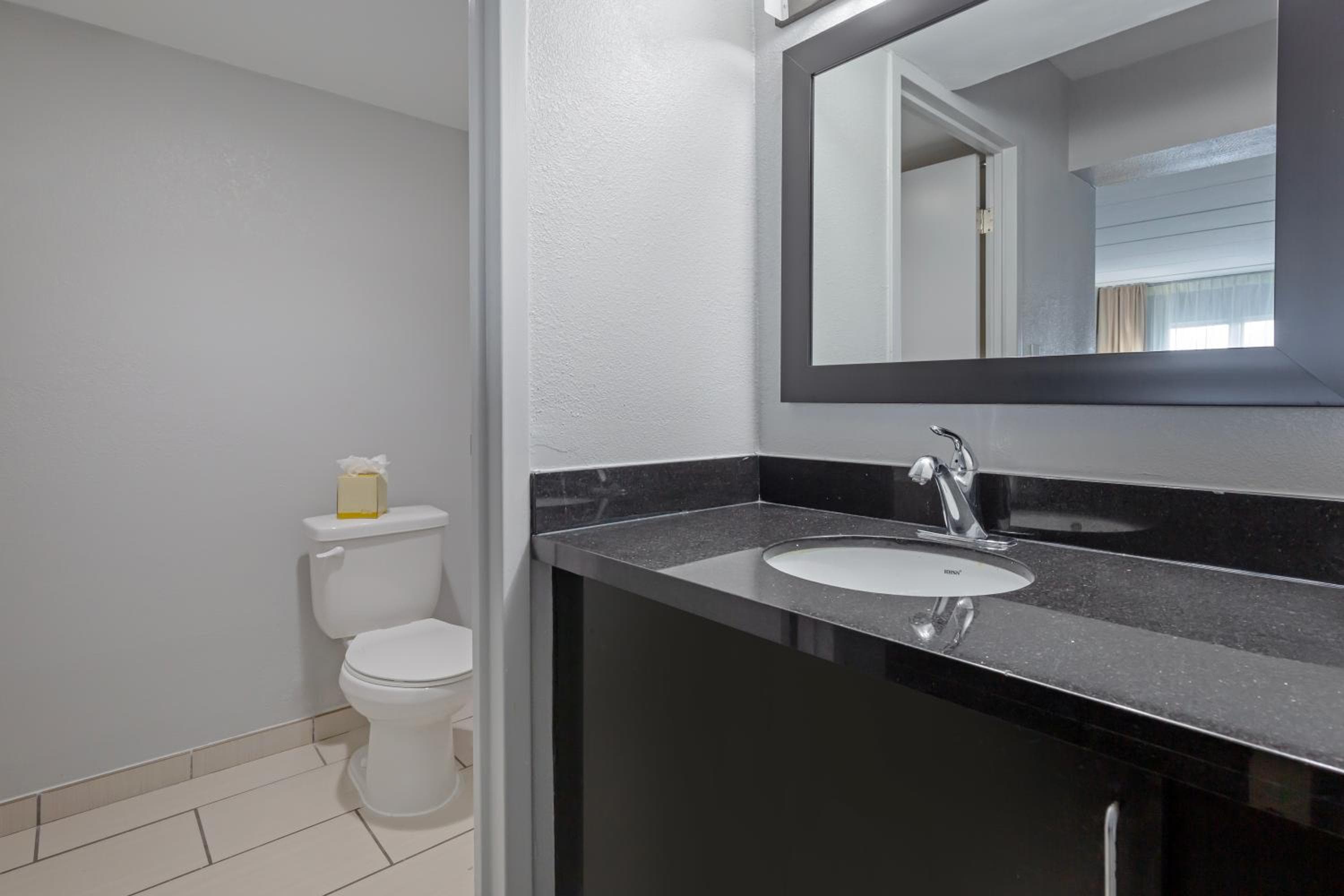 Clarion Hotel & Suites BWI Airport North