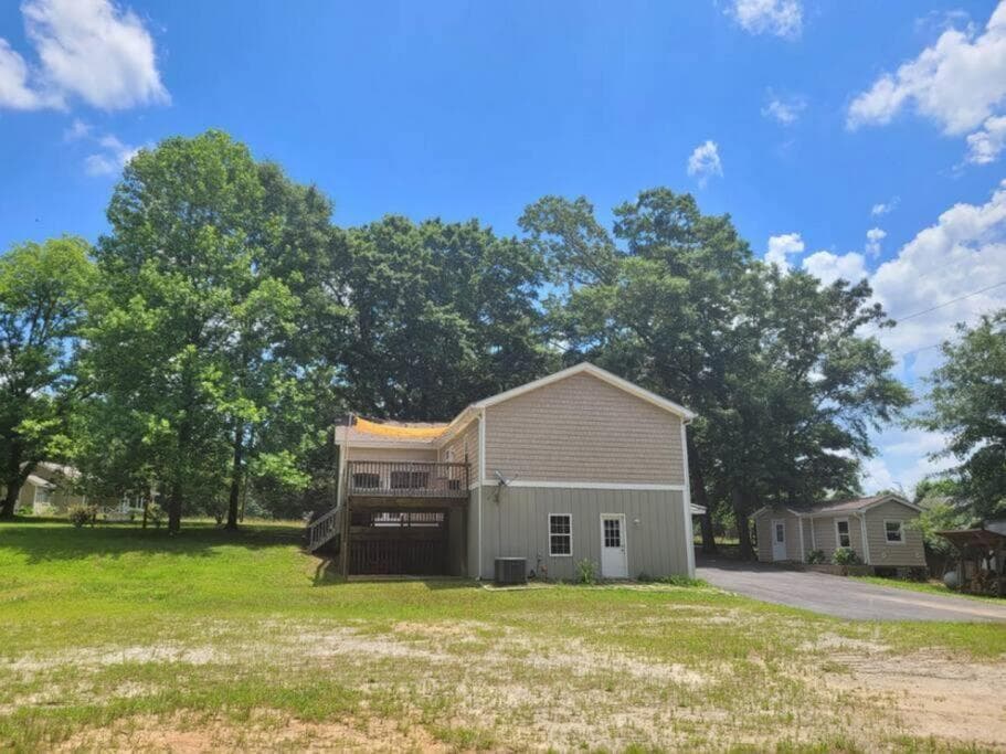 Quiet Country Farmhouse