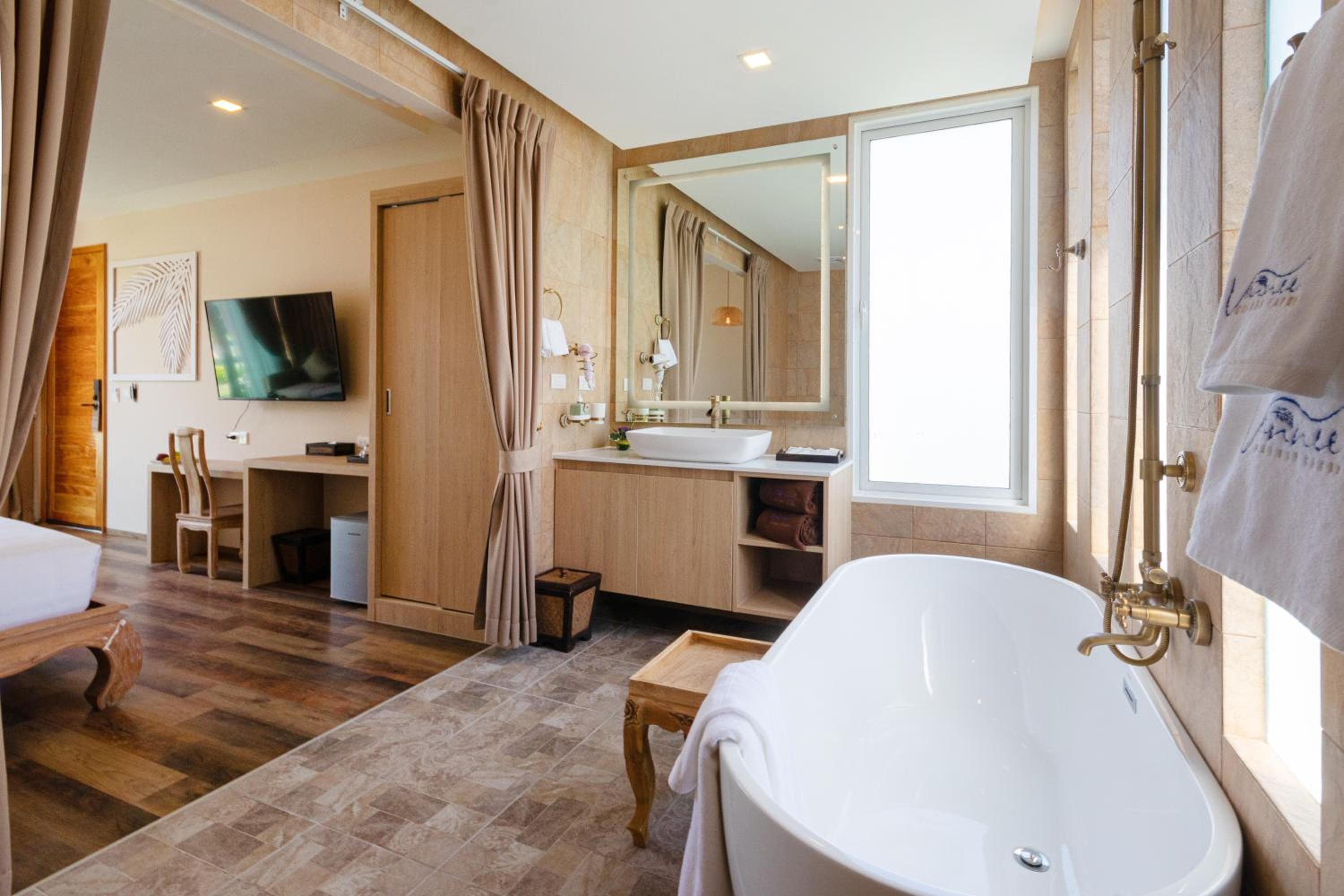 Two bedroom Luxury apartment very close to paris
