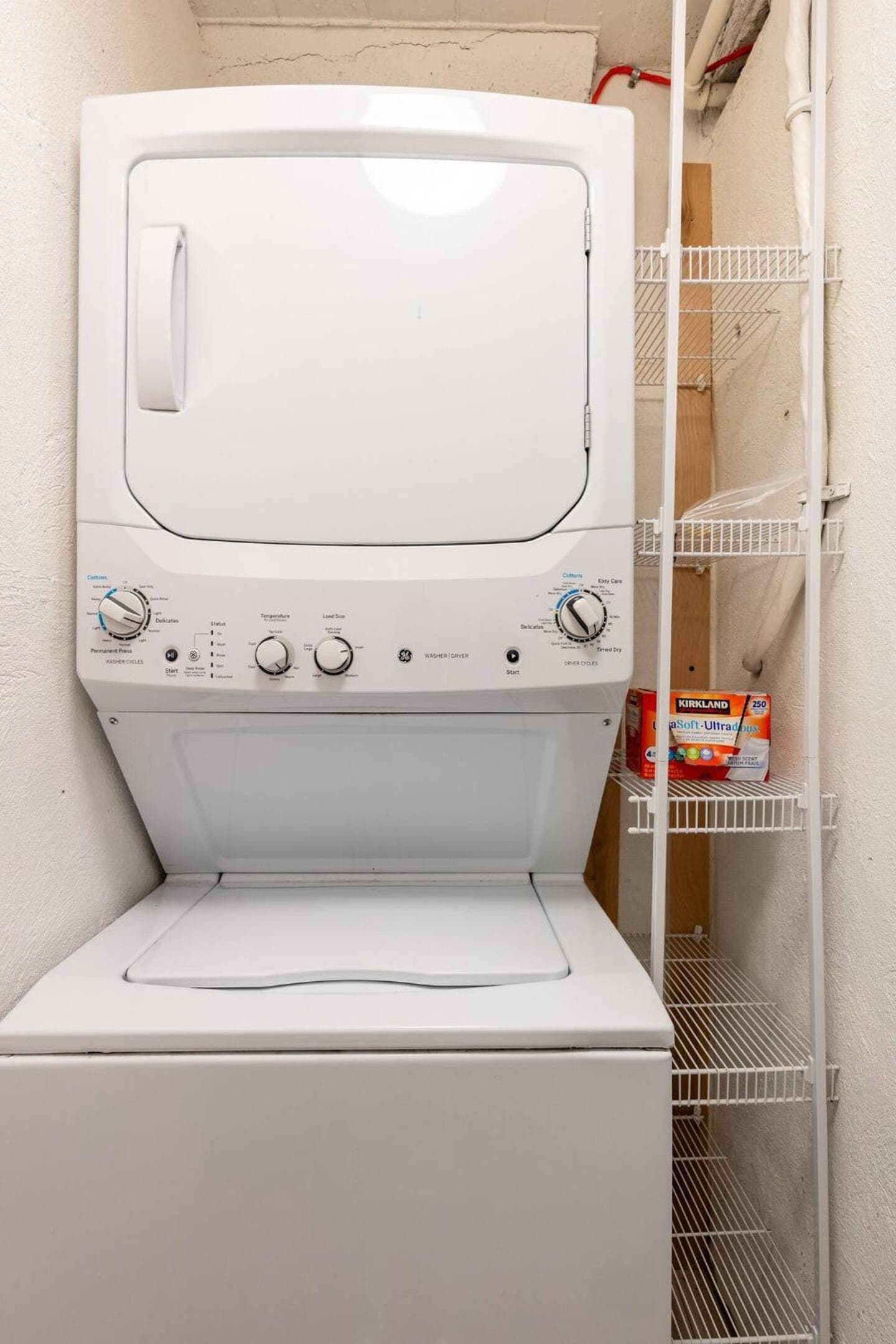 ENTIRE BACHELOR UNIT EN-SUITE UPTOWN WATERLOO - e4