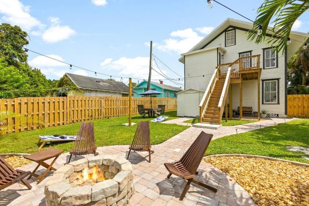 Citrus Suite - Close to Downtown, Hospital & Beaches