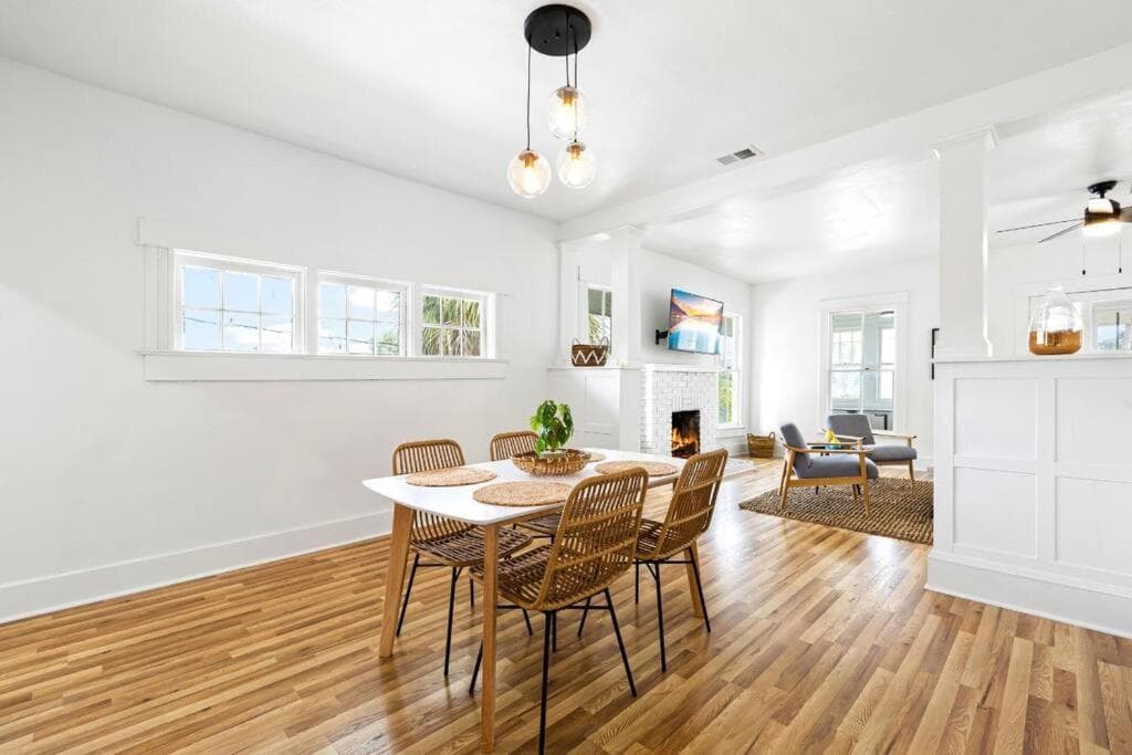 Palm Court-Close to Hospital, Downtown & Beaches