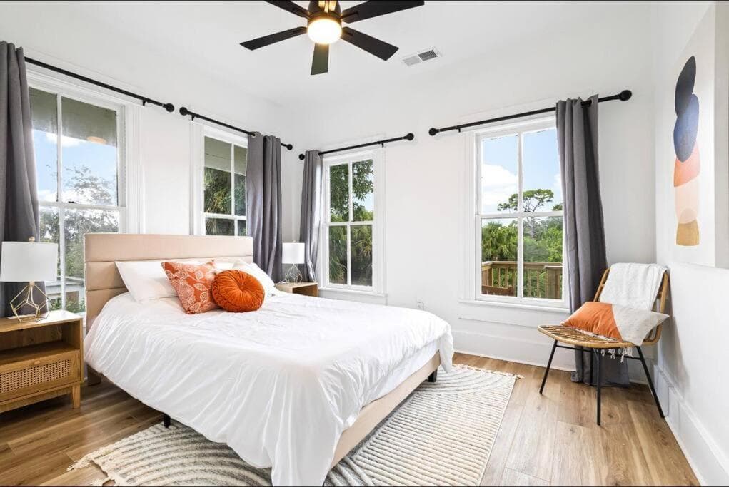 Palm Court-Close to Hospital, Downtown & Beaches