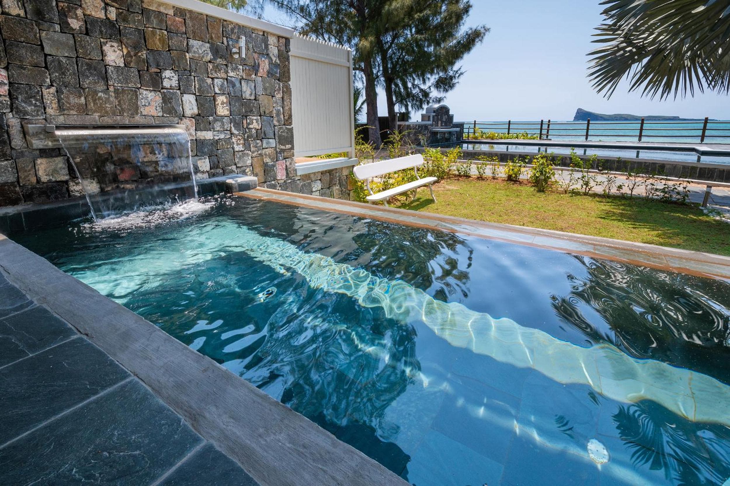 Luxury beachfront duplex, Coin de Mire view / 3Bed