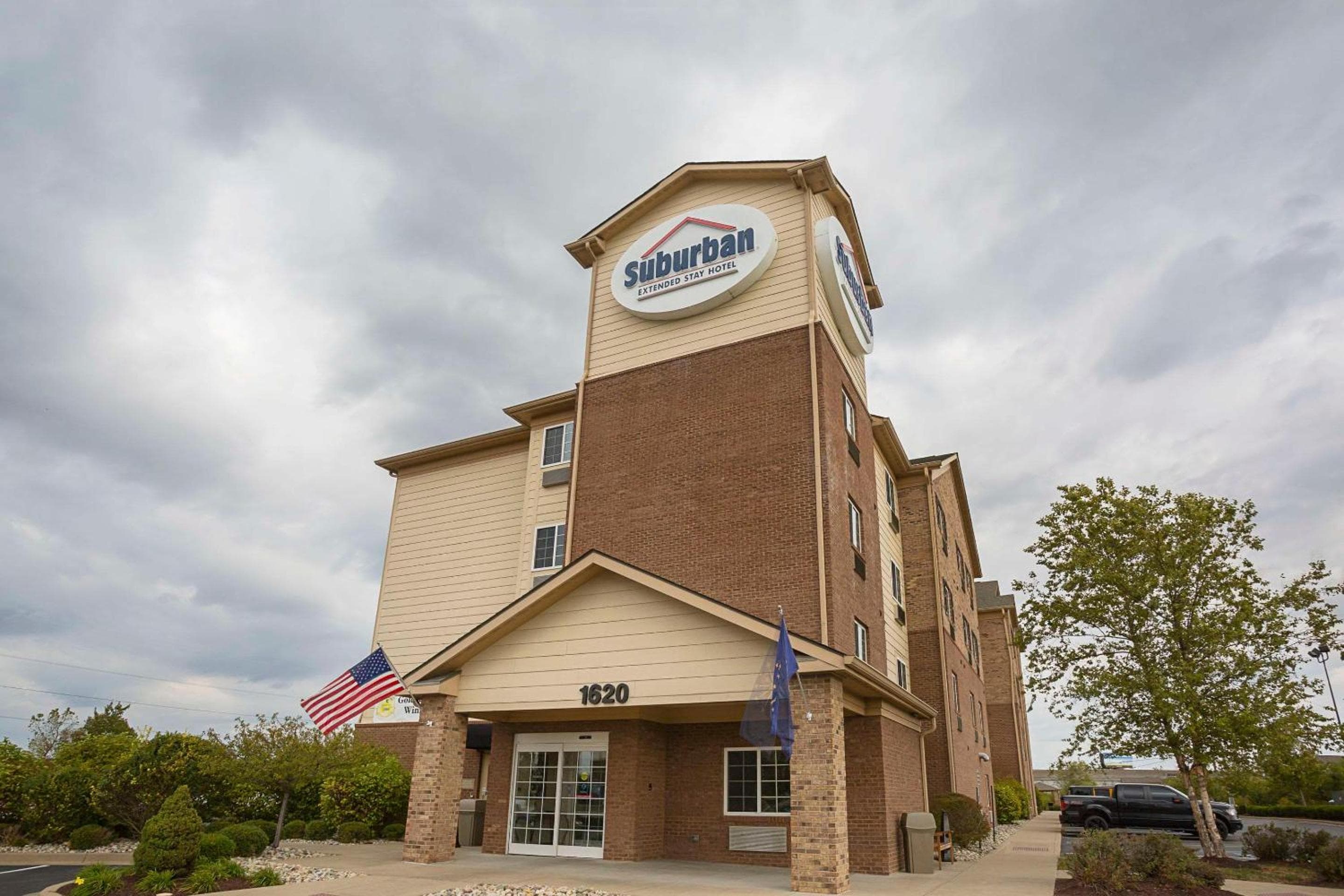 Birch Hill Suites Clarksville-Louisville North