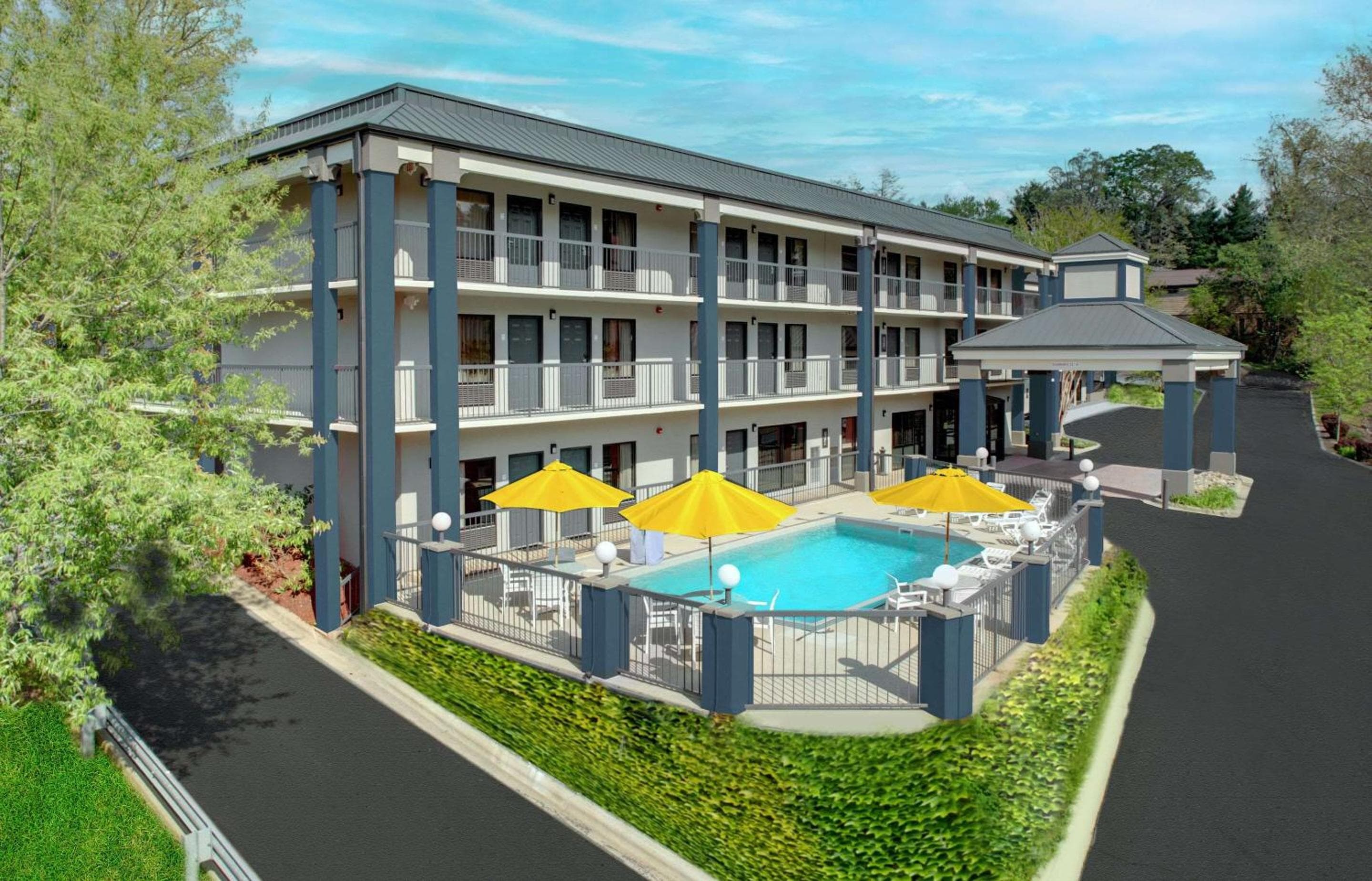 Clarion Pointe Biltmore Village