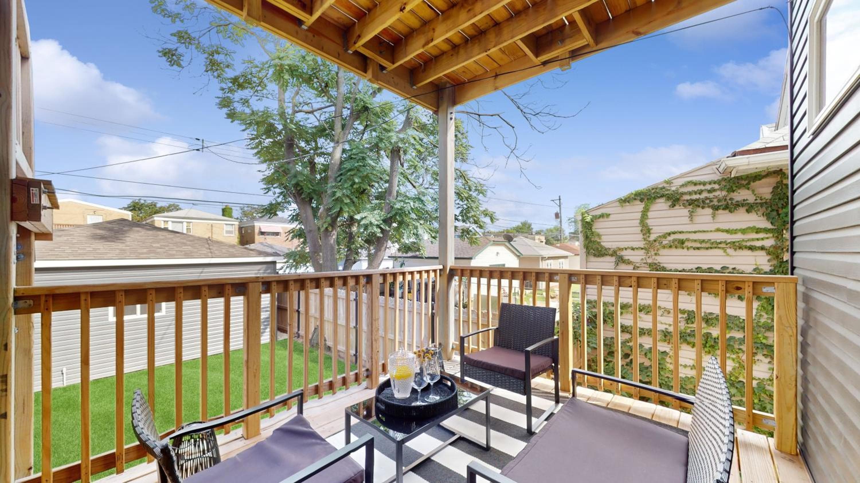 Modern Elegance: 4BR Duplex w/ Free Garage Parking