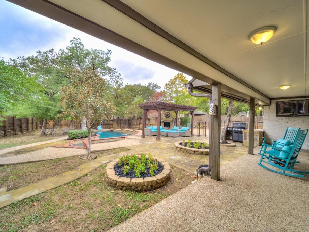 Trophy Haven Retreat With Pool