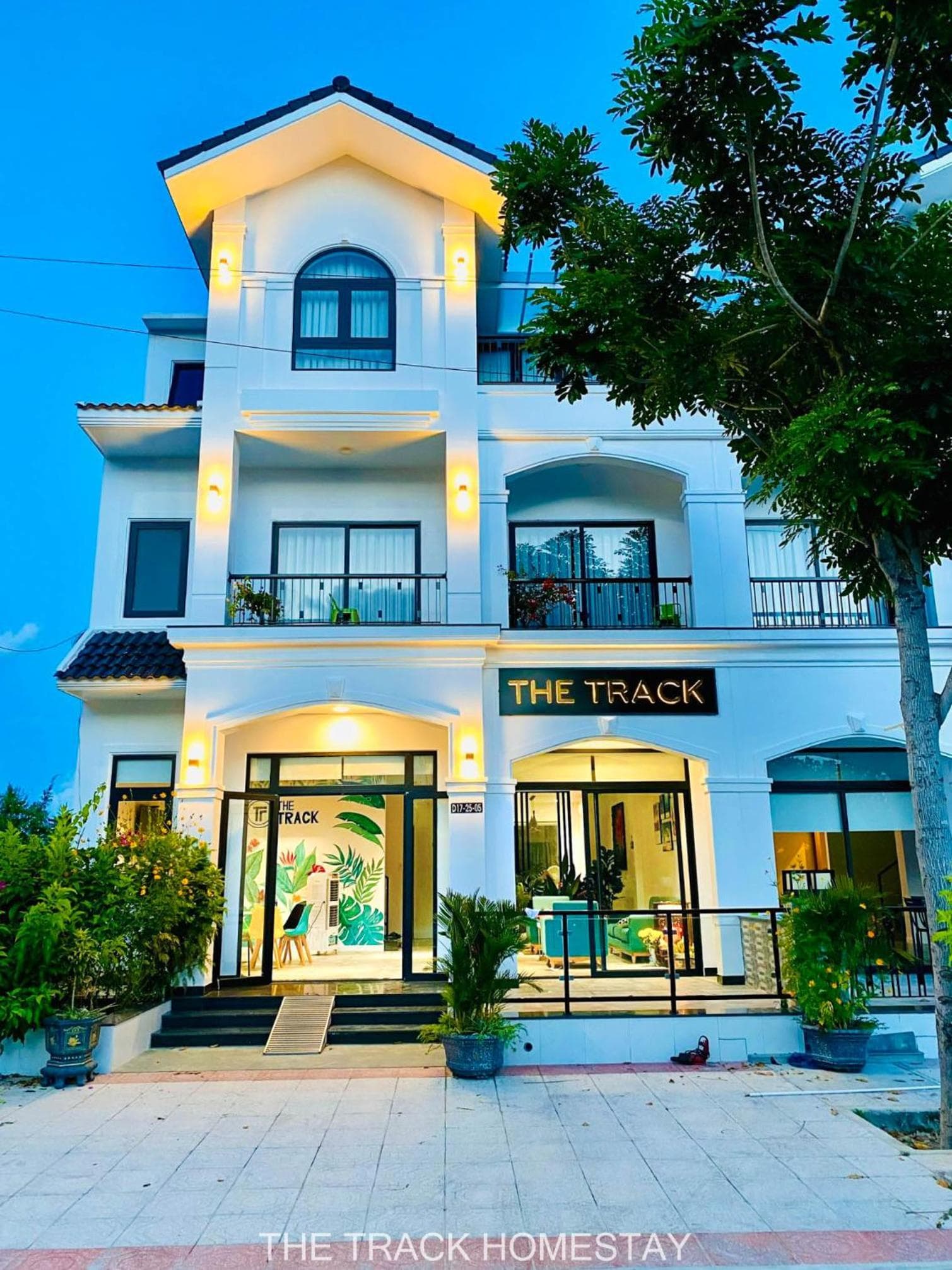 The Track Homestay - Near Bai Dai Beach