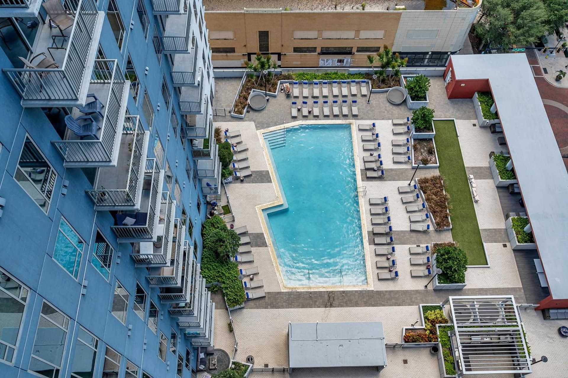 Luxury 1 BR with DEN Downtown Tampa Apt - City Views, Rooftop Pool, Workspace