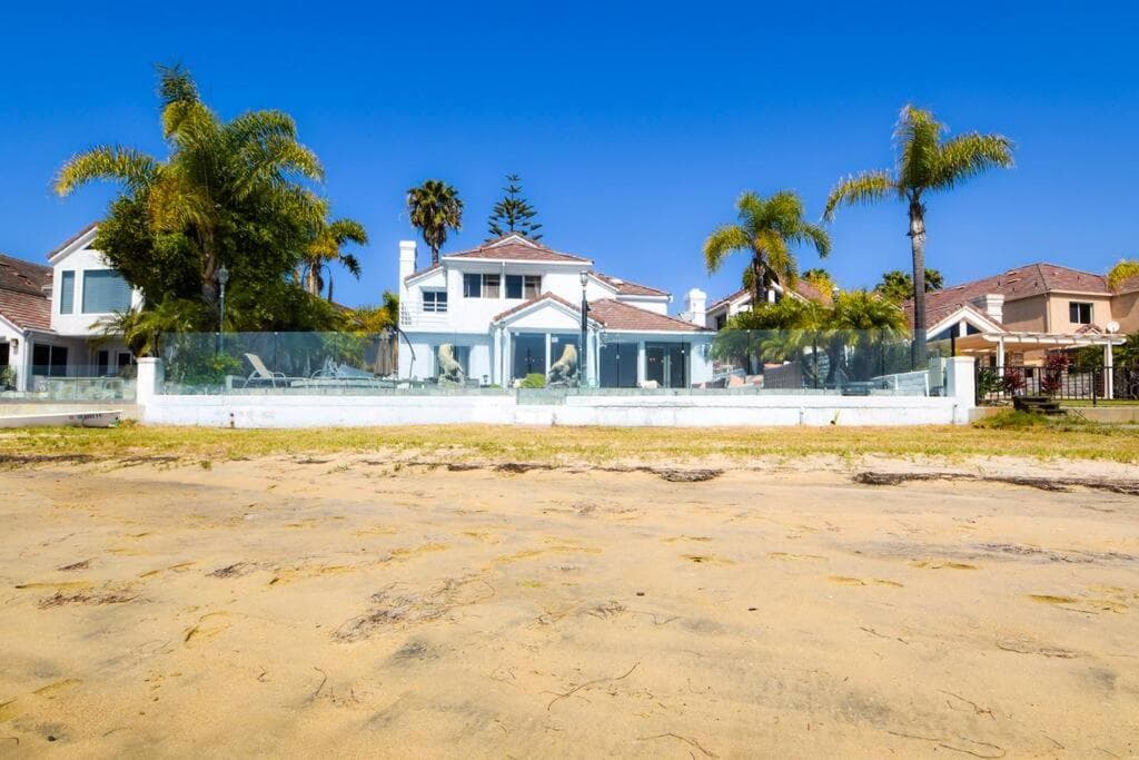 Private Beach front 4bed 4bath pool and spa house