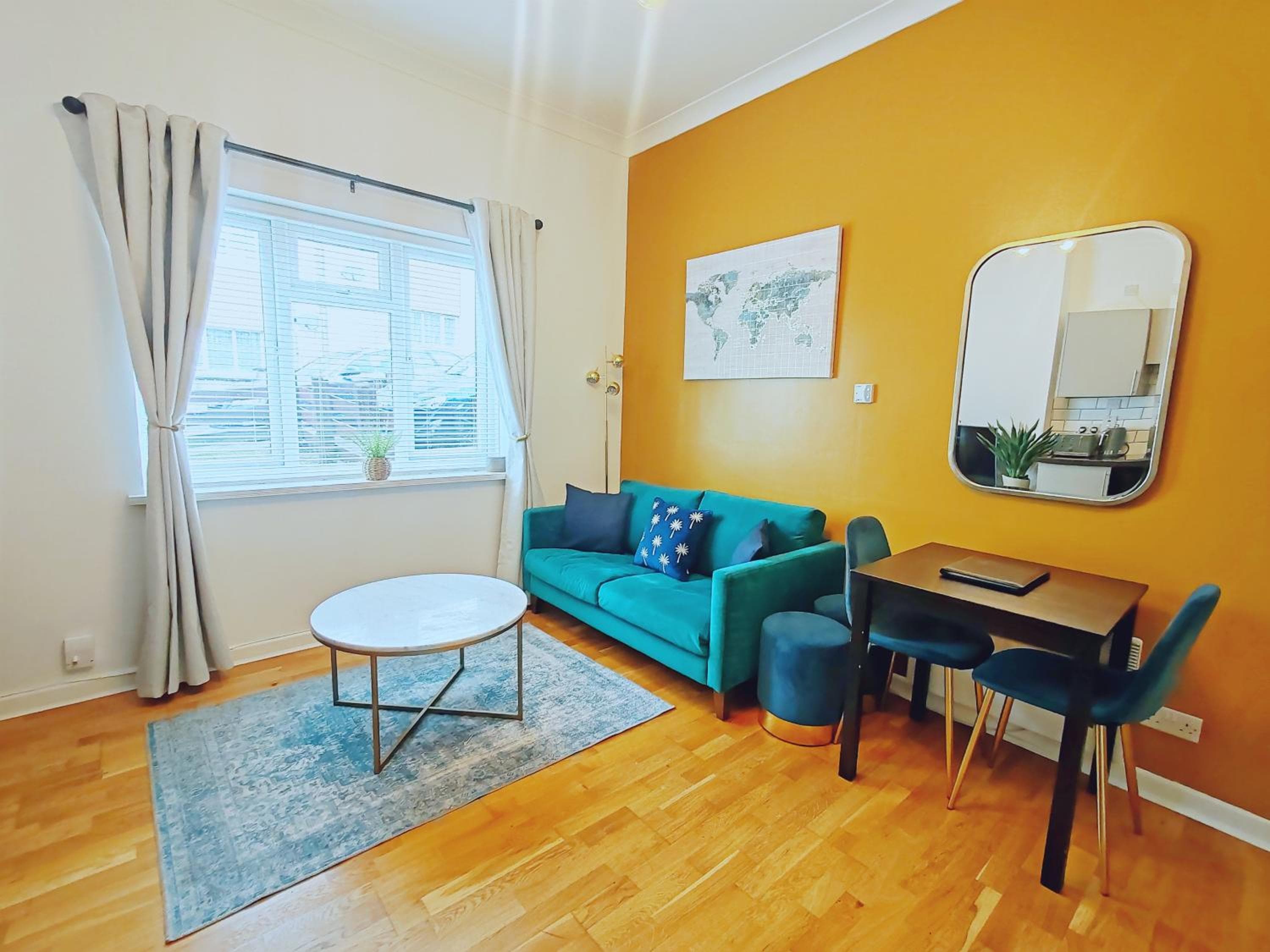 Chic 2 Bedroom Property Bournemouth Town Centre Free Parking