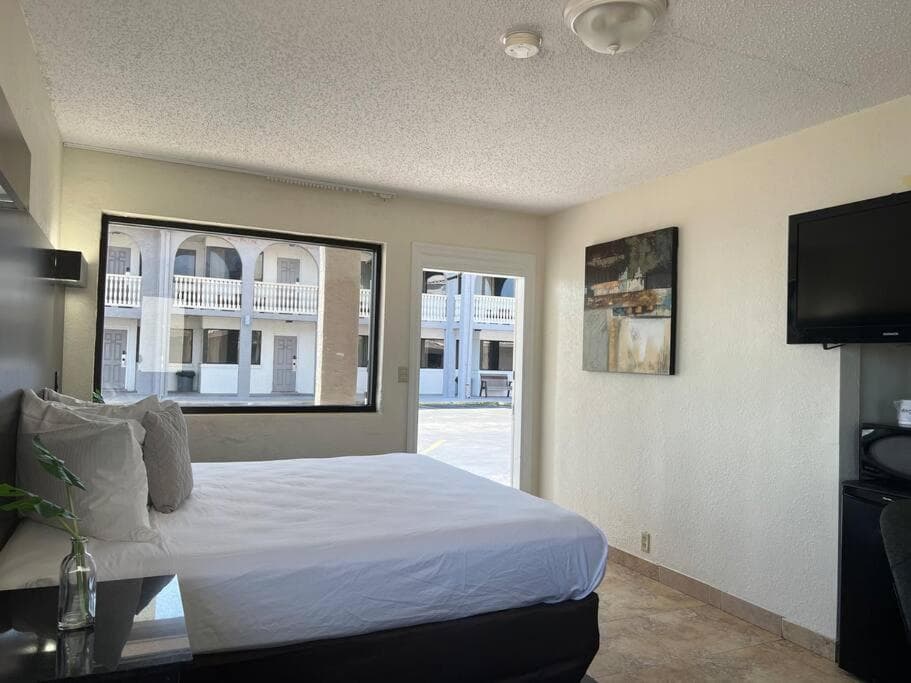 *Shorefront 1kingbed Pvt Studio*107*
