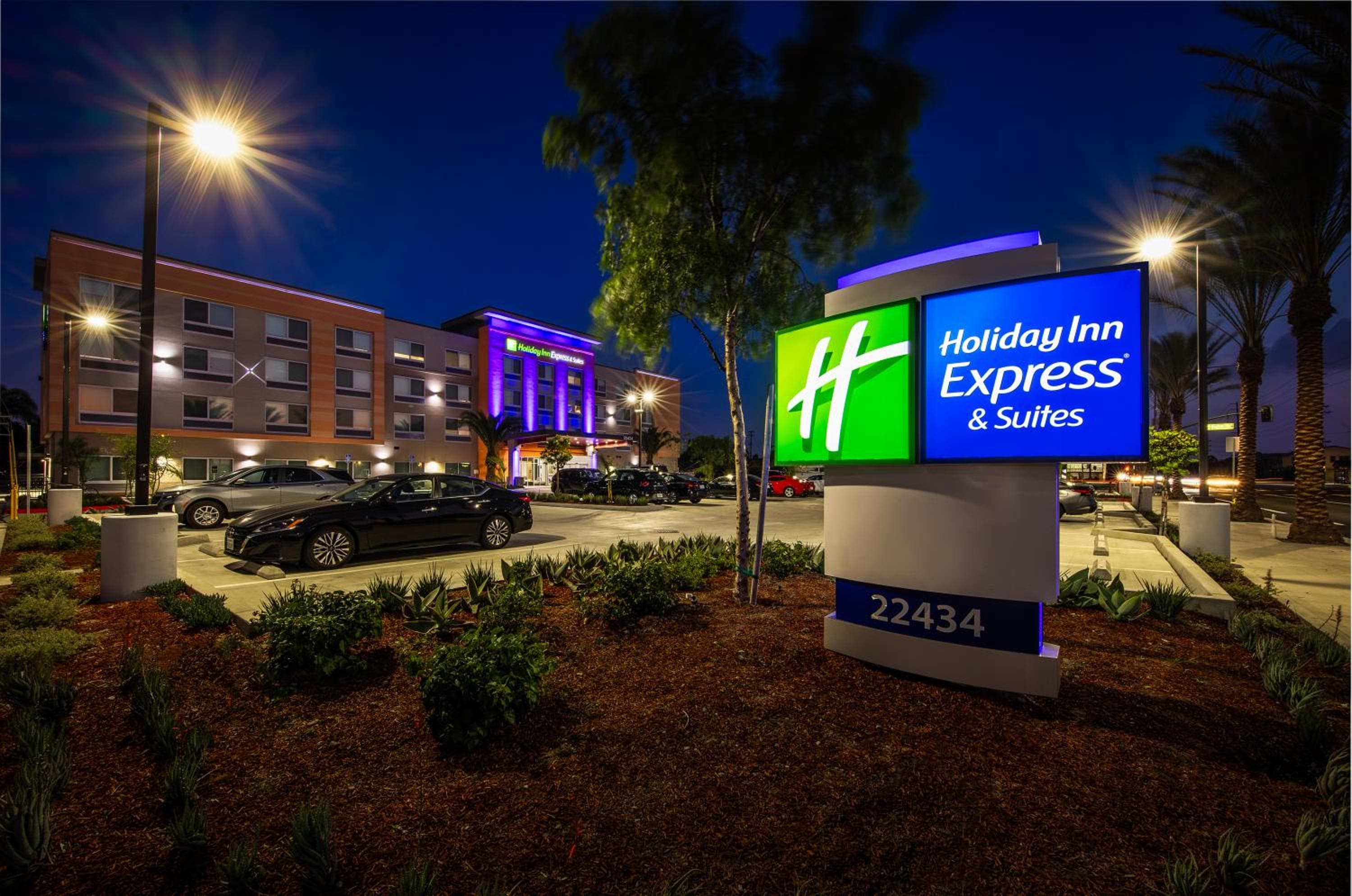Holiday Inn Express & Suites Hawaiian Gardens by IHG