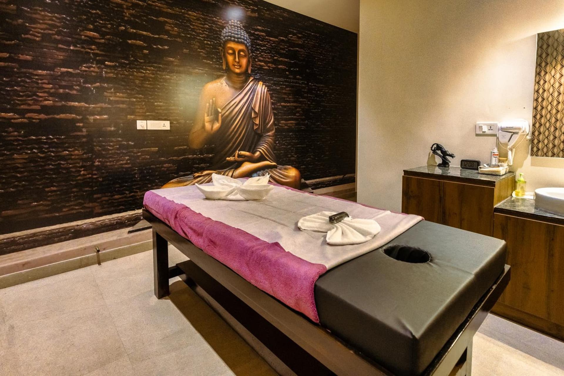 Amika Hotel,Madurai - Near Airport