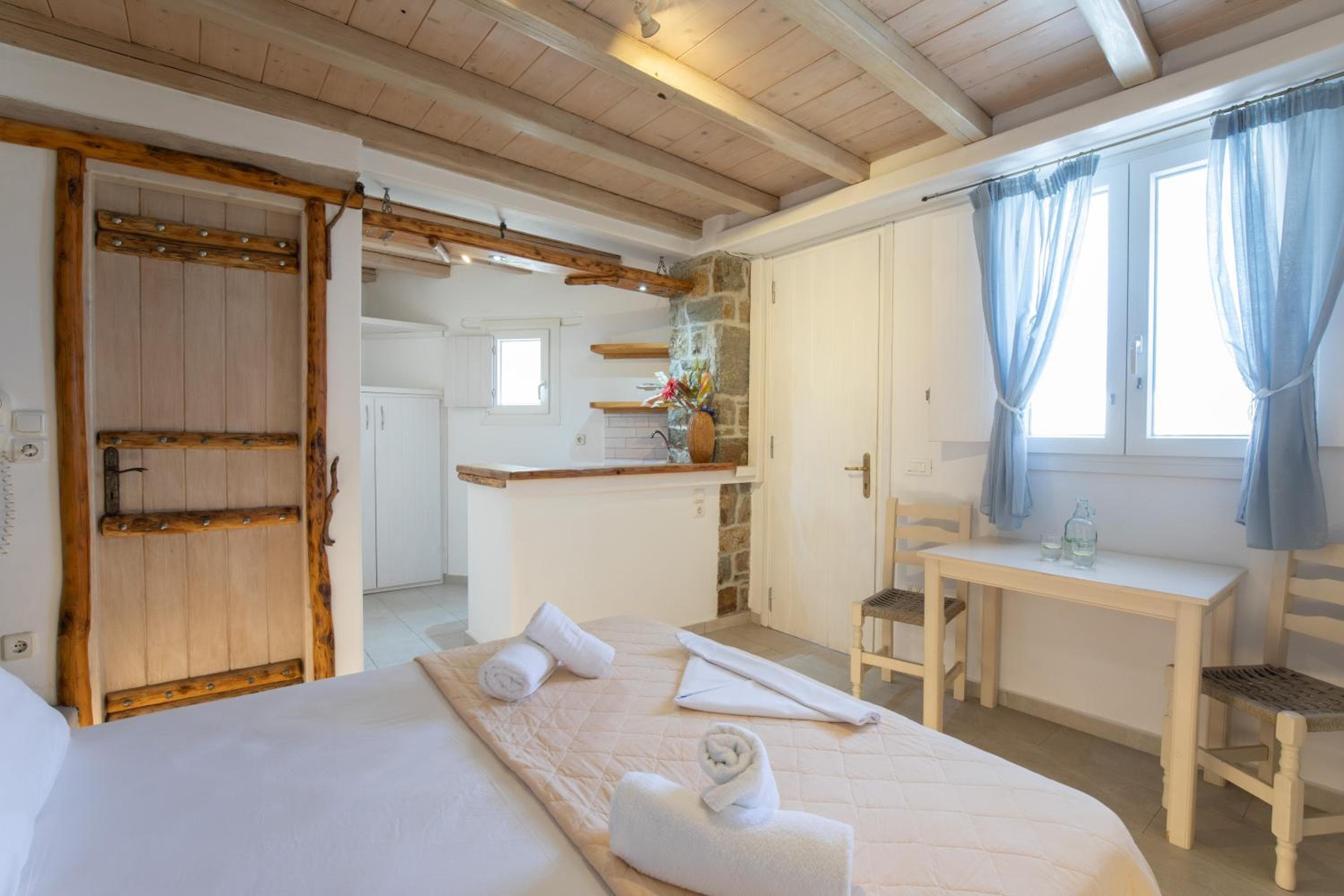 Alexandros Mykonos