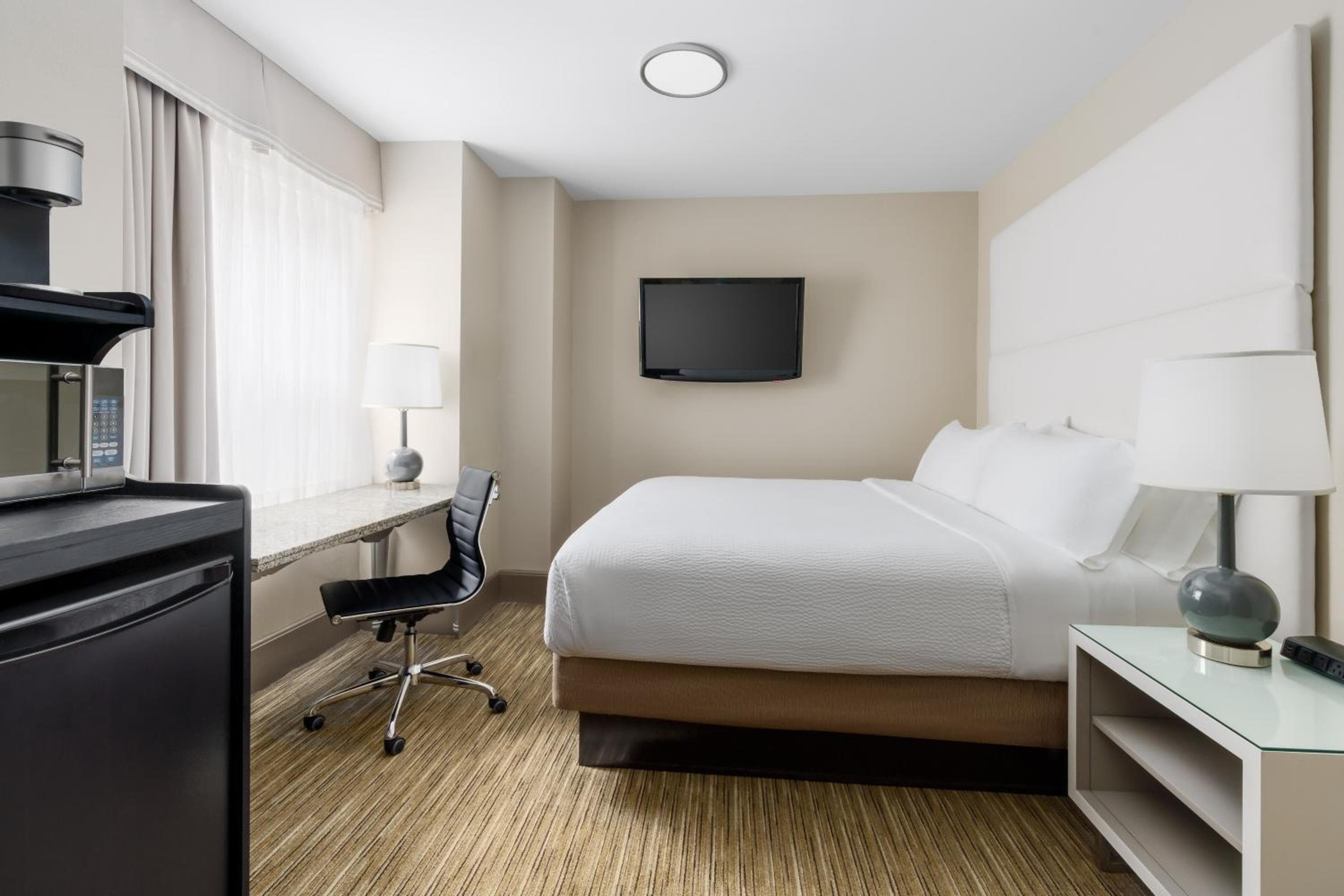 Holiday Inn Express Chicago - Magnificent Mile by IHG