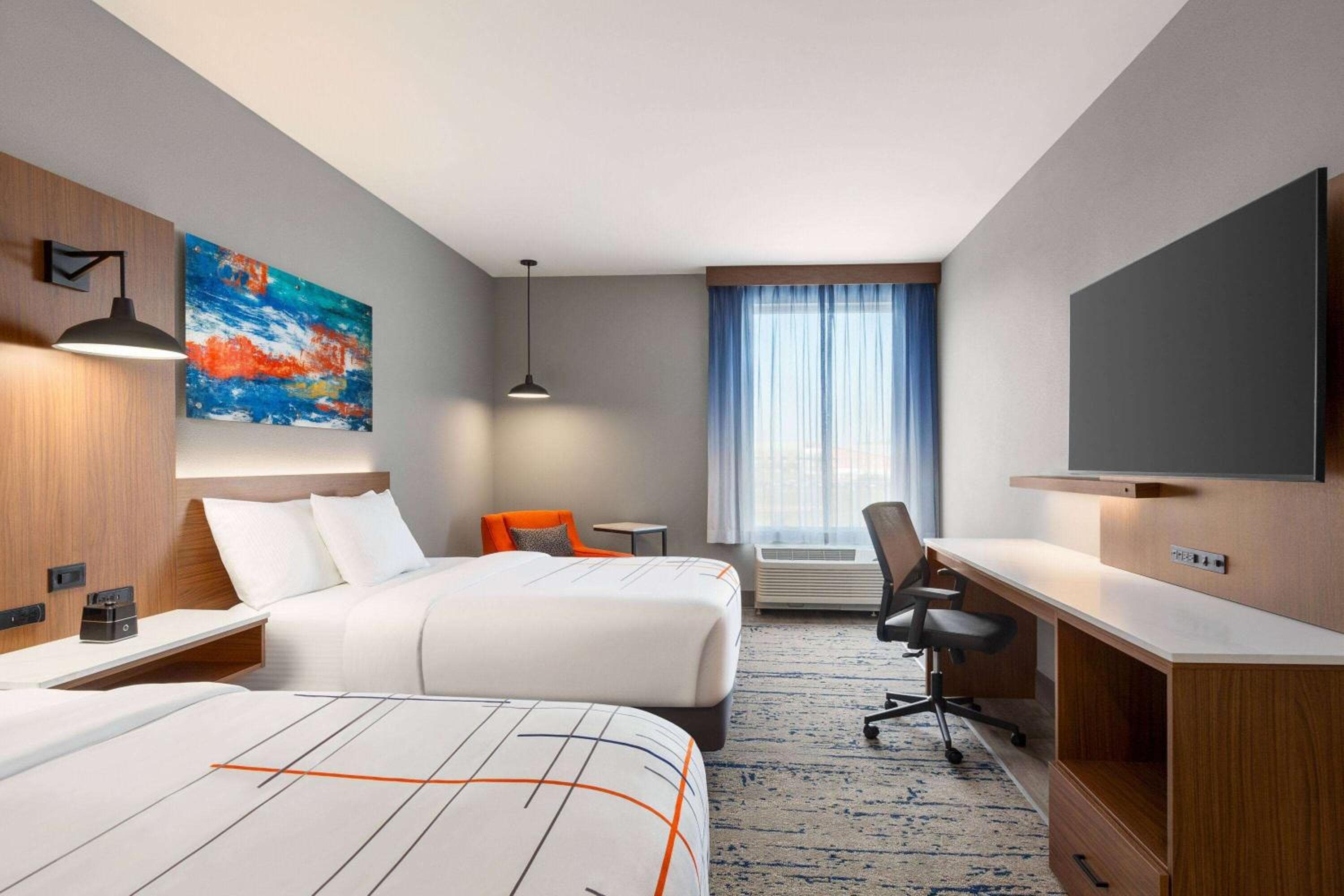 La Quinta Inn & Suites by Wyndham Mount Laurel Moorestown
