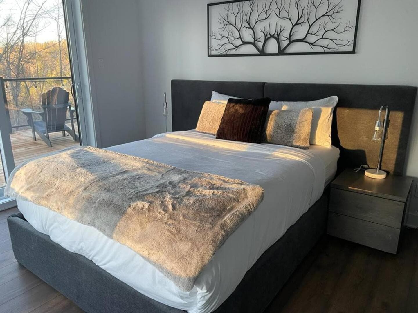 Bellaria Chalet with Private Hot Tub & Mont-Tremblant Escape