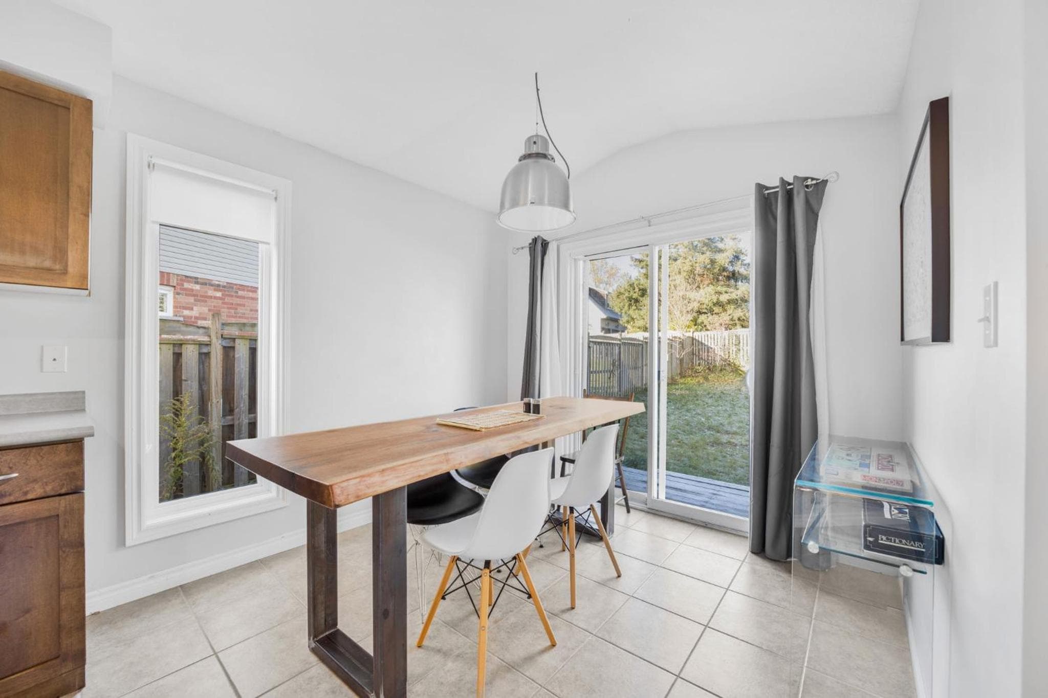 Hanlon Creek Gem Close To U Of G 3 Bedroom