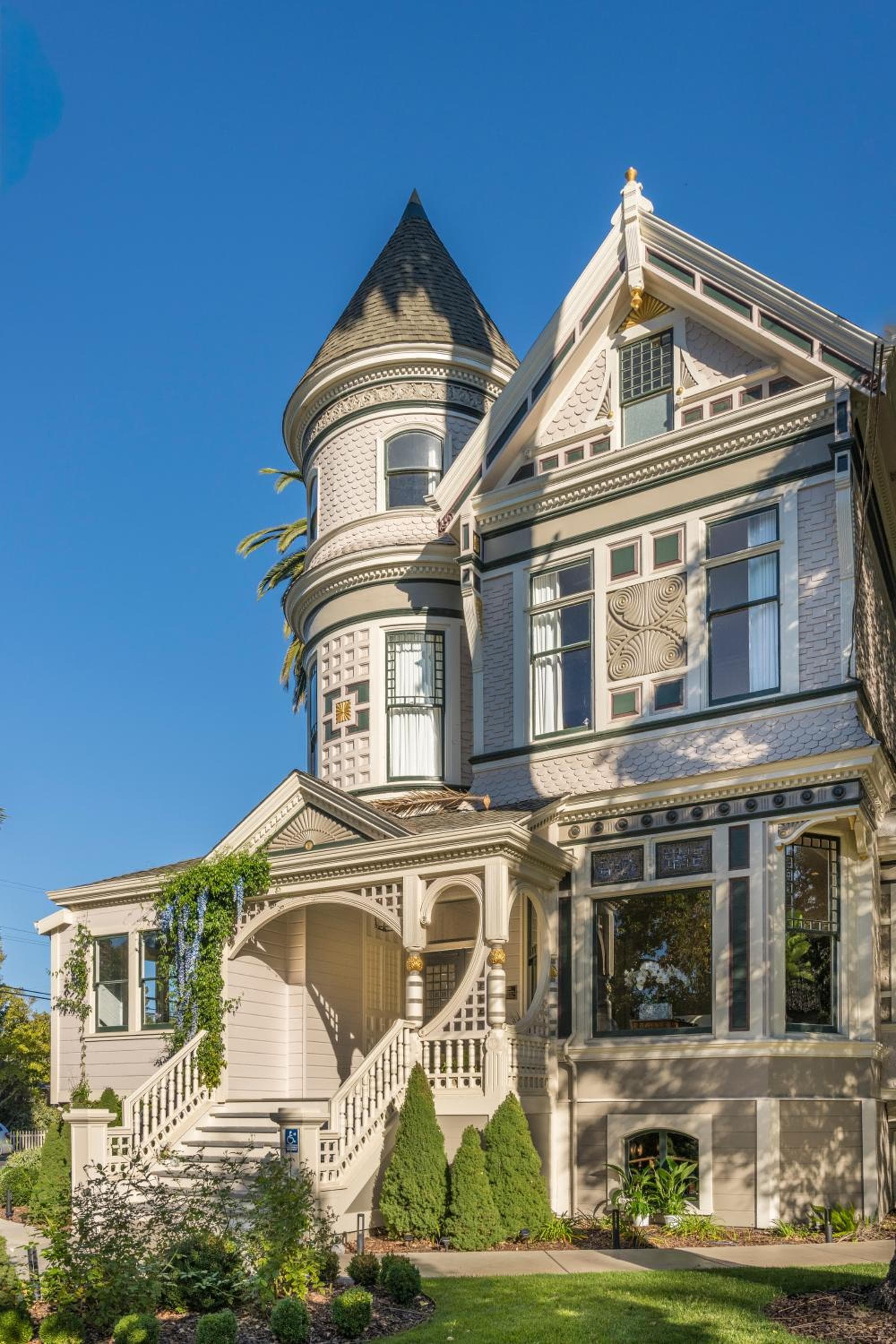 The George - Luxury Boutique Inn