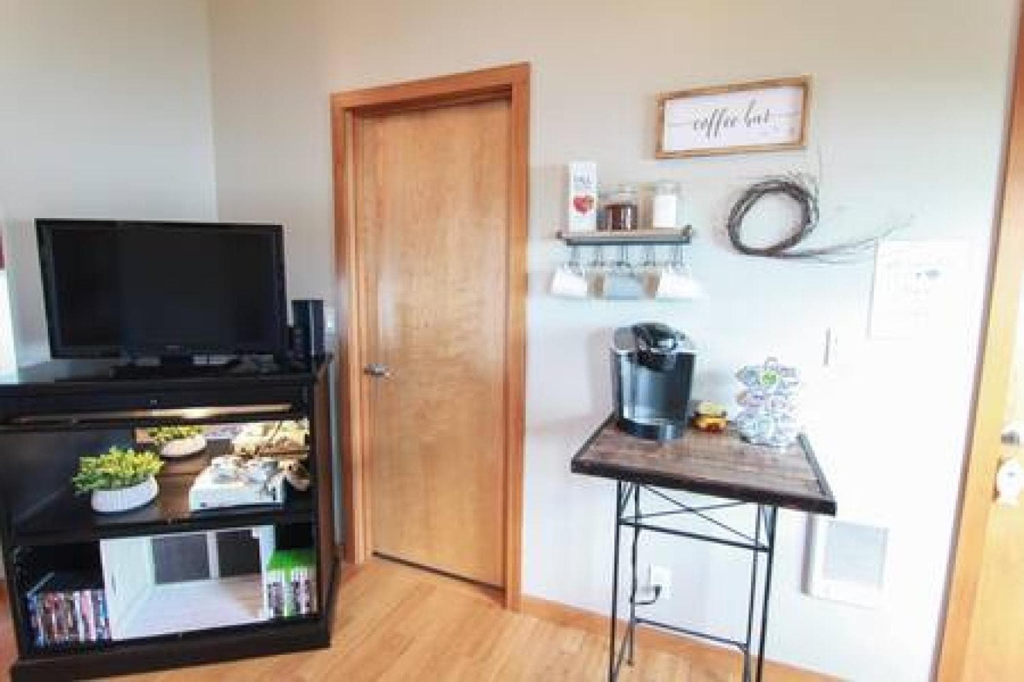 2BR Astoria Escape Surrounded by Water Views