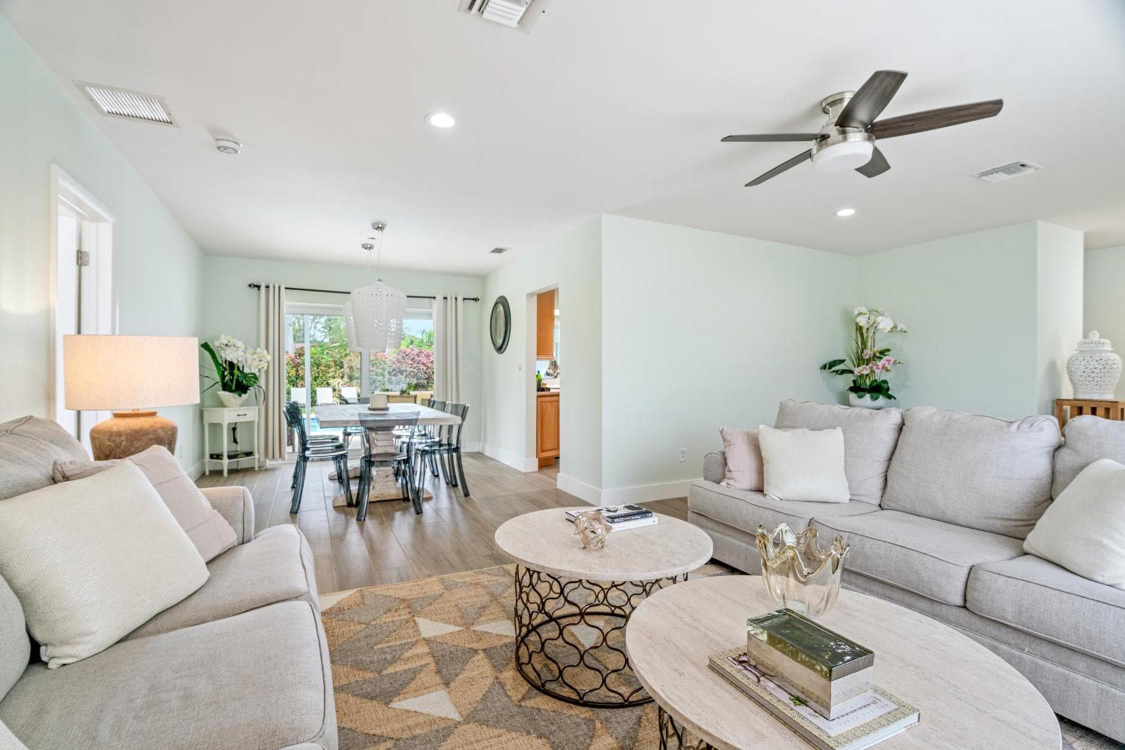 Spacious 4BR/3BA pool home, stylishly decorated