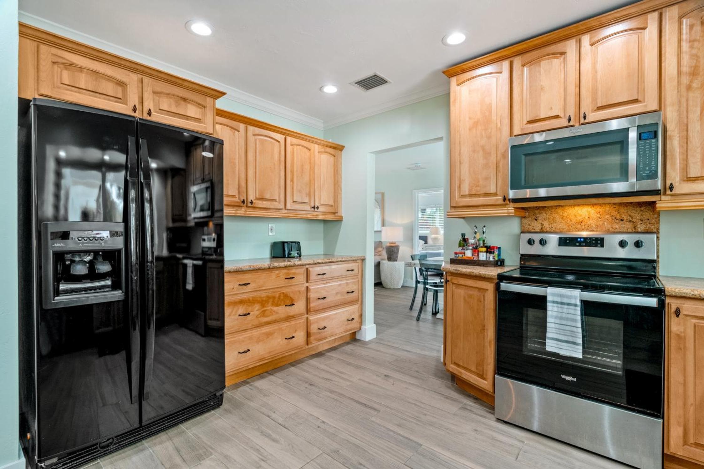 Spacious 4BR/3BA pool home, stylishly decorated