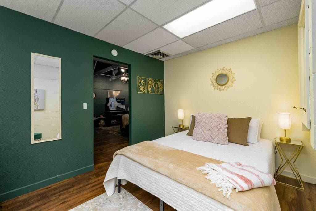 The Downtown ICT Experience 3br w/ Event Space