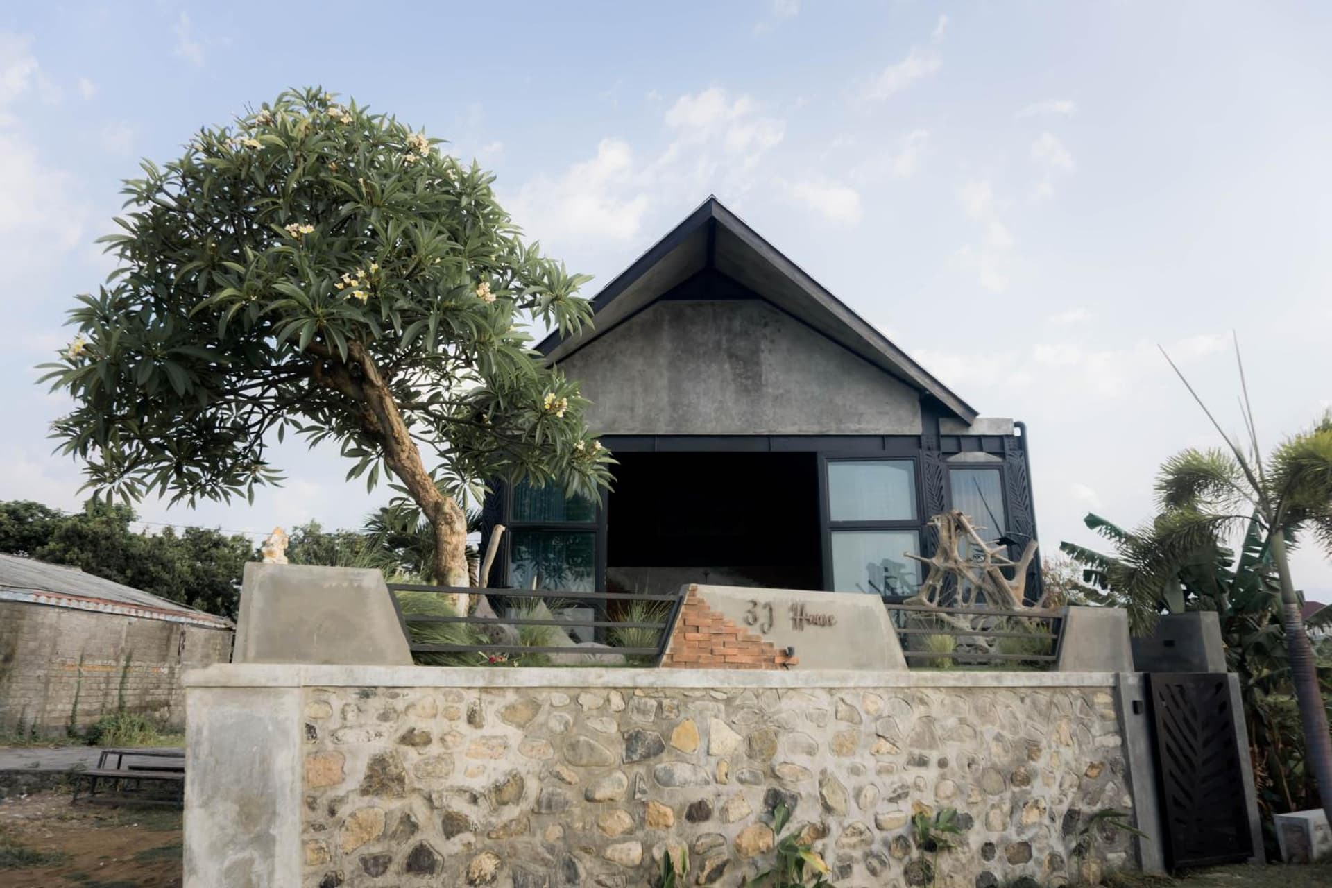 EJ House