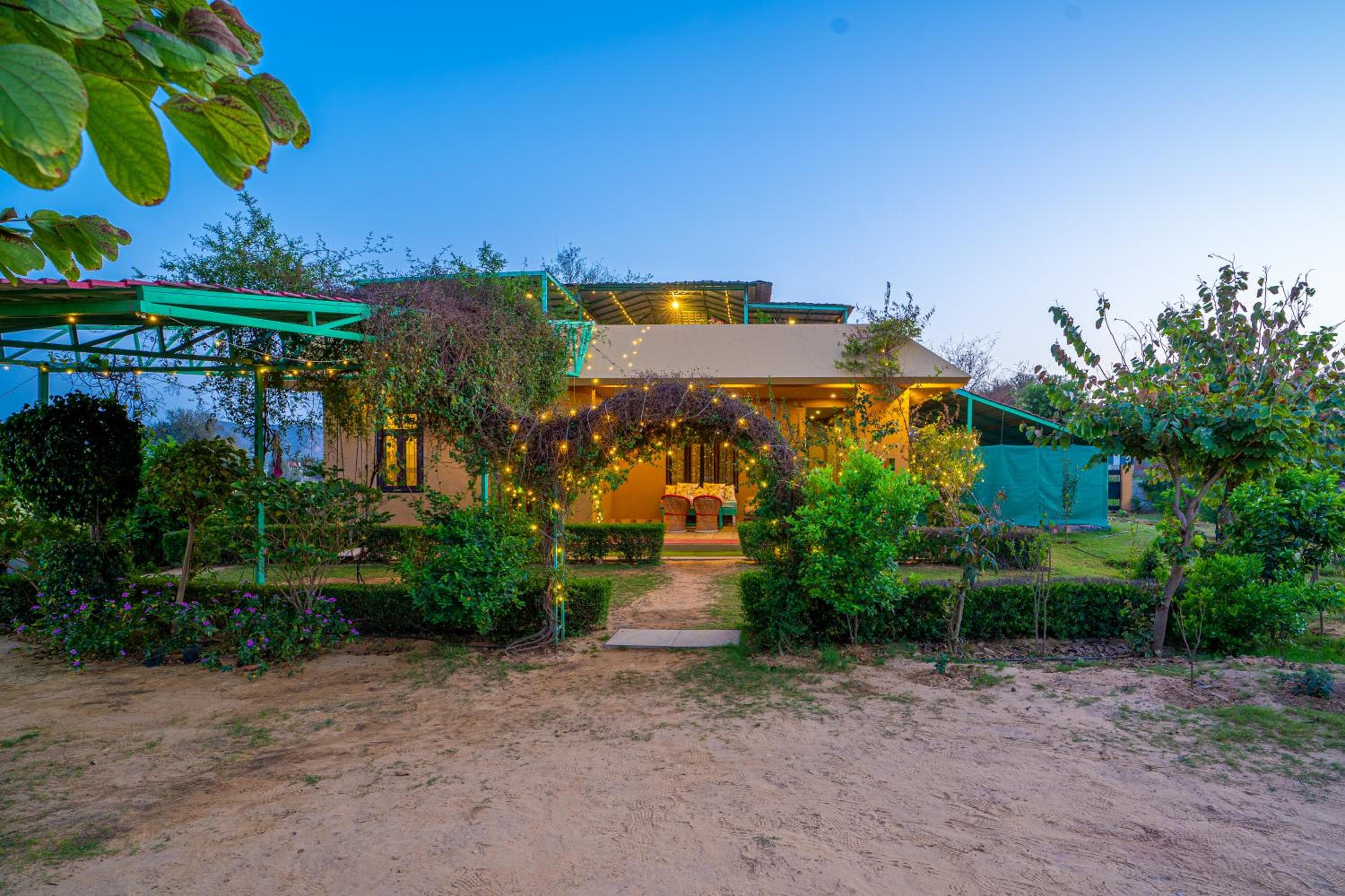 GiriSadan Organic Retreat & Experiences