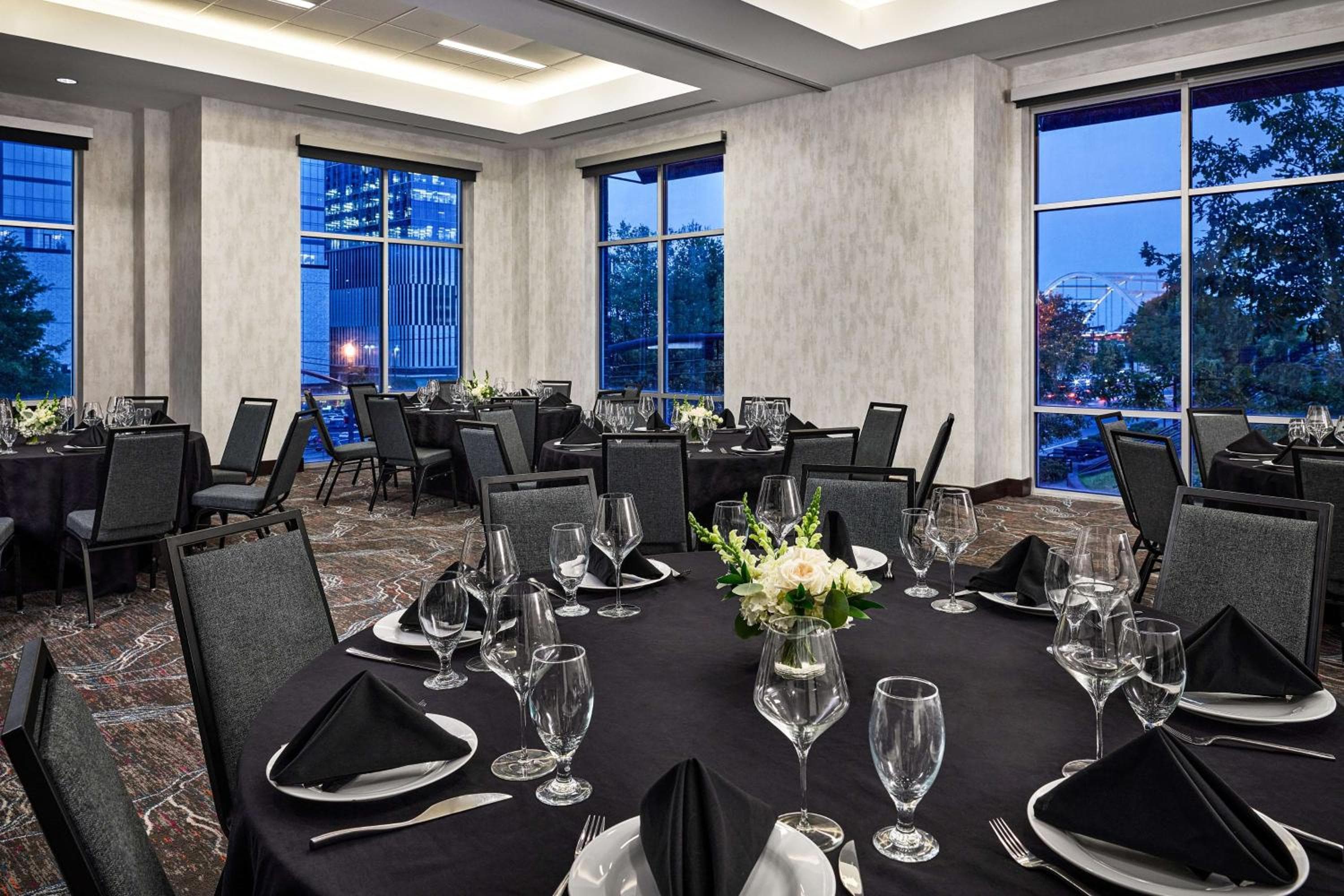 Hilton Garden Inn Nashville Downtown Convention Center