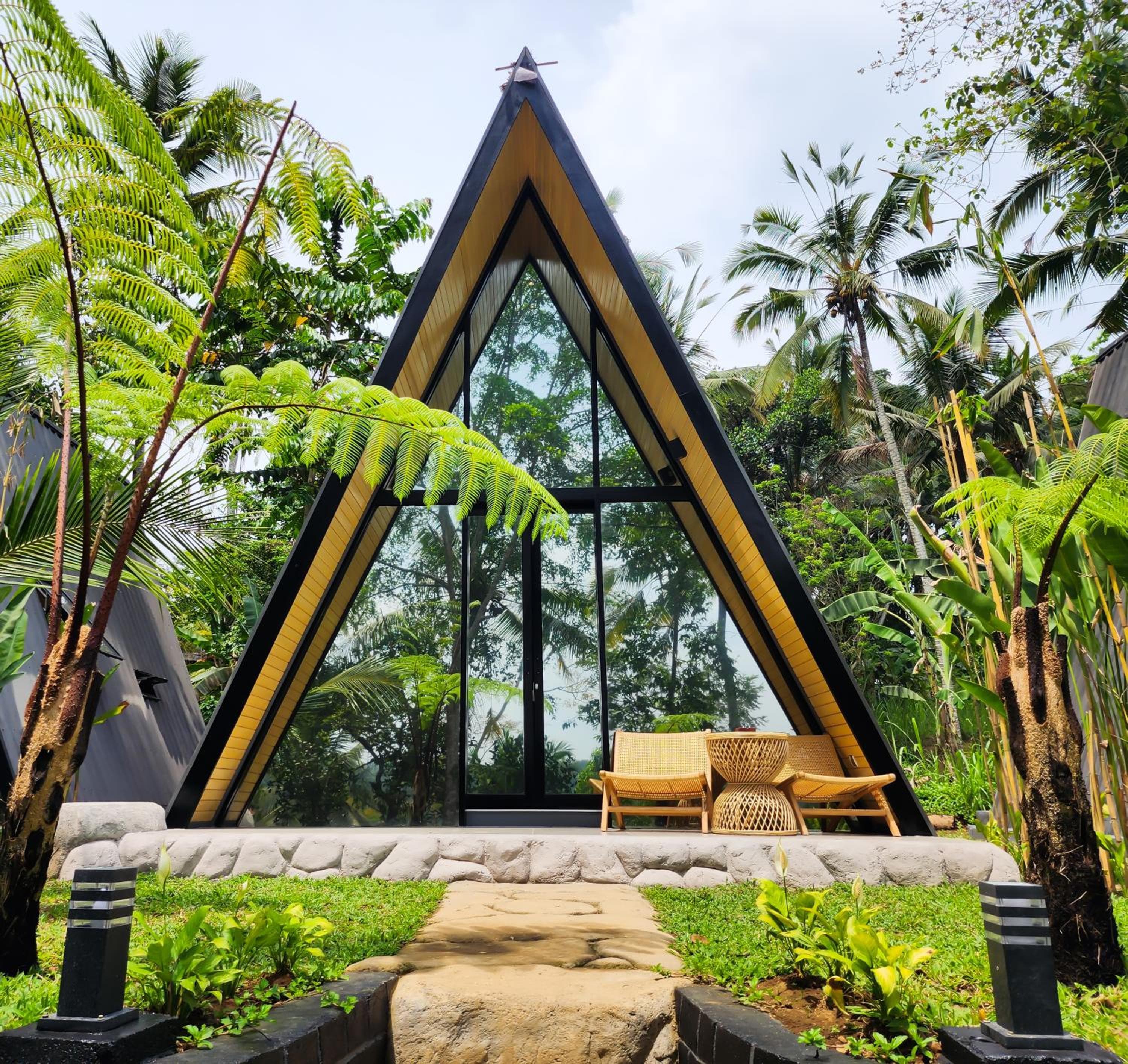 Delta Casa Ubud - A-Frame Jungle Retreat with Volcano View and Hot-Tubs