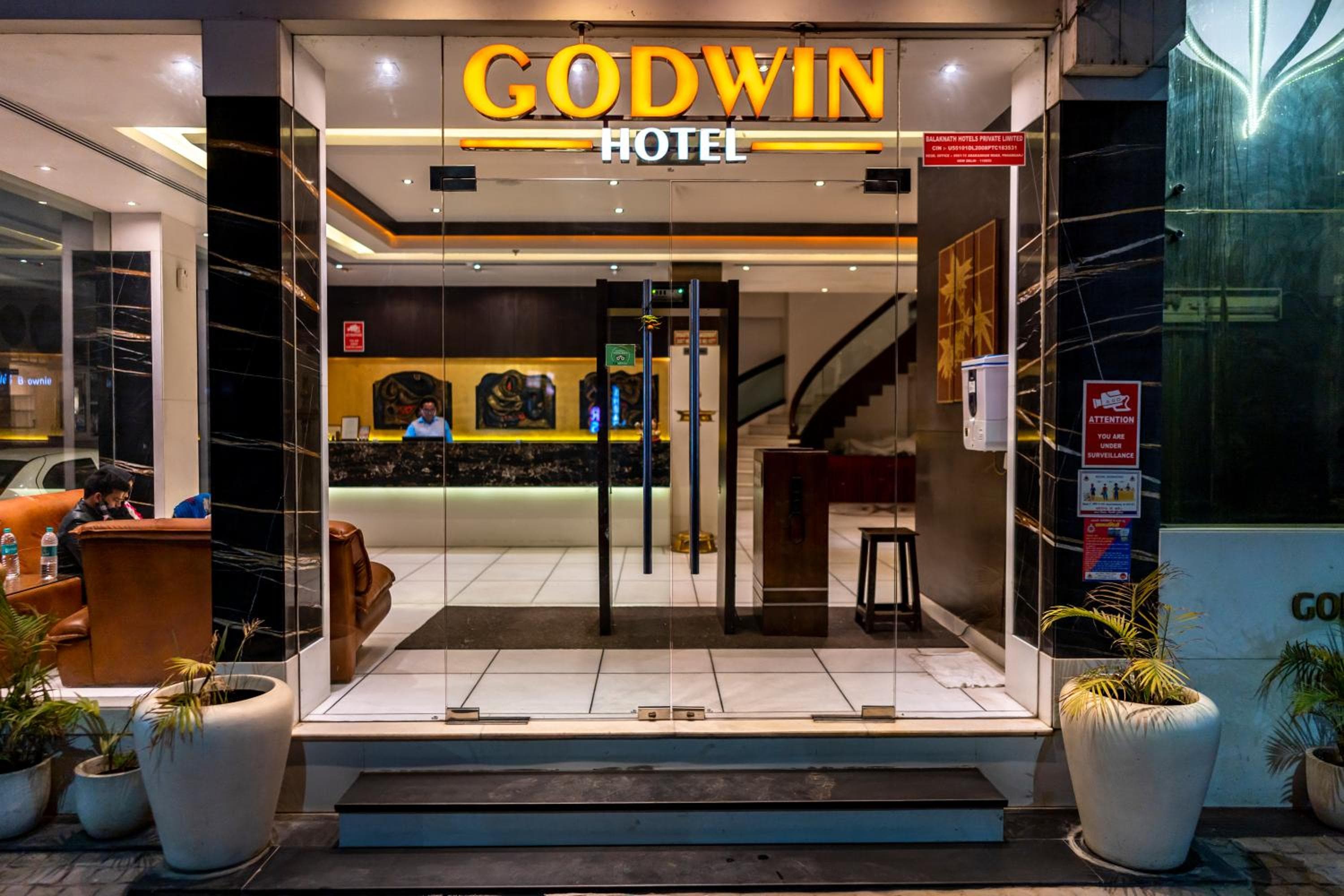 HOTEL GODWIN DELUXE NEAR CONNAUGHT PLACE Offers FREE AIRPORT PICKUP