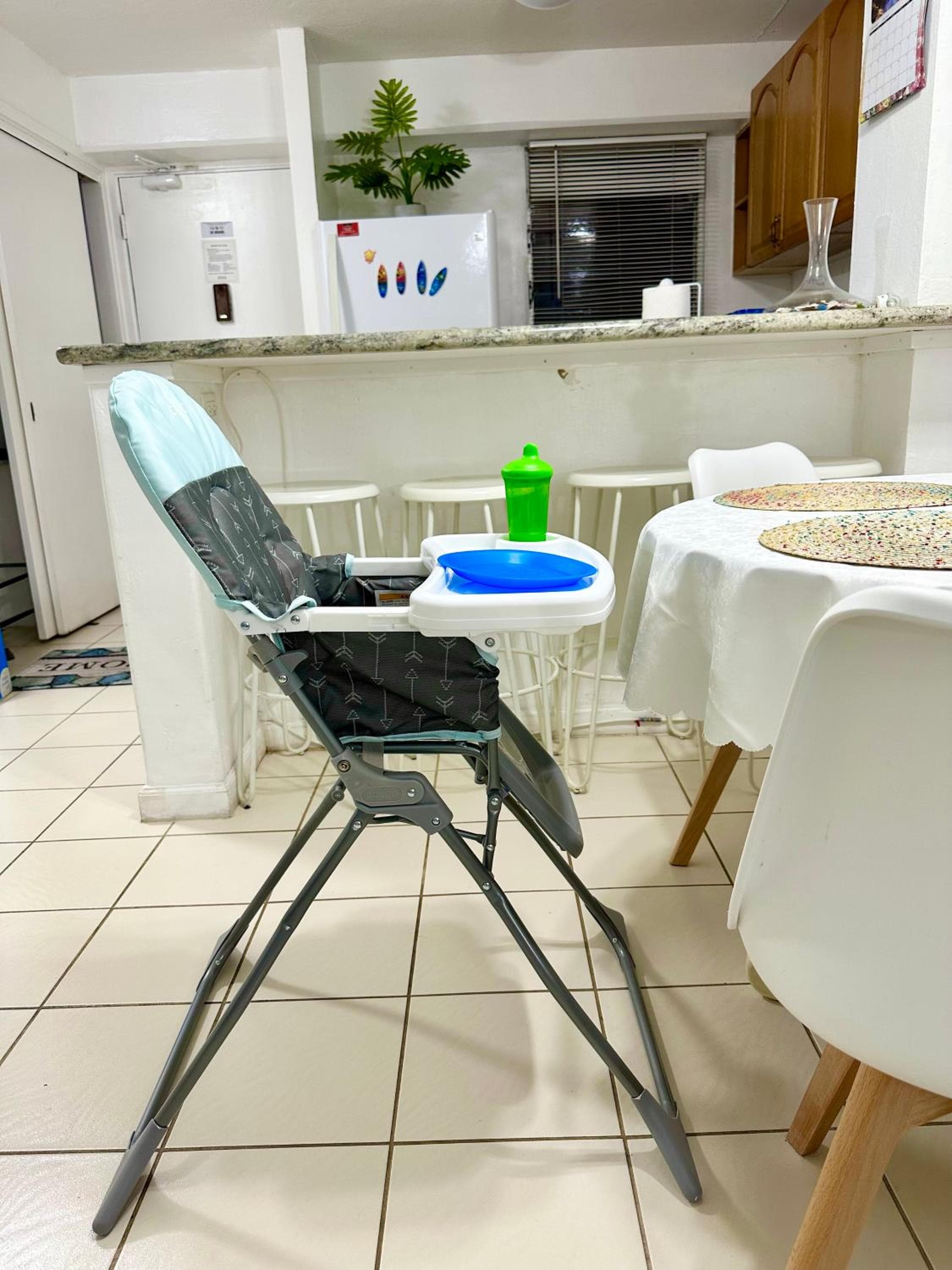 WAIKIKI 2 BEDROOMS, 1 BATH, FREE PARKING, SLEEP 6