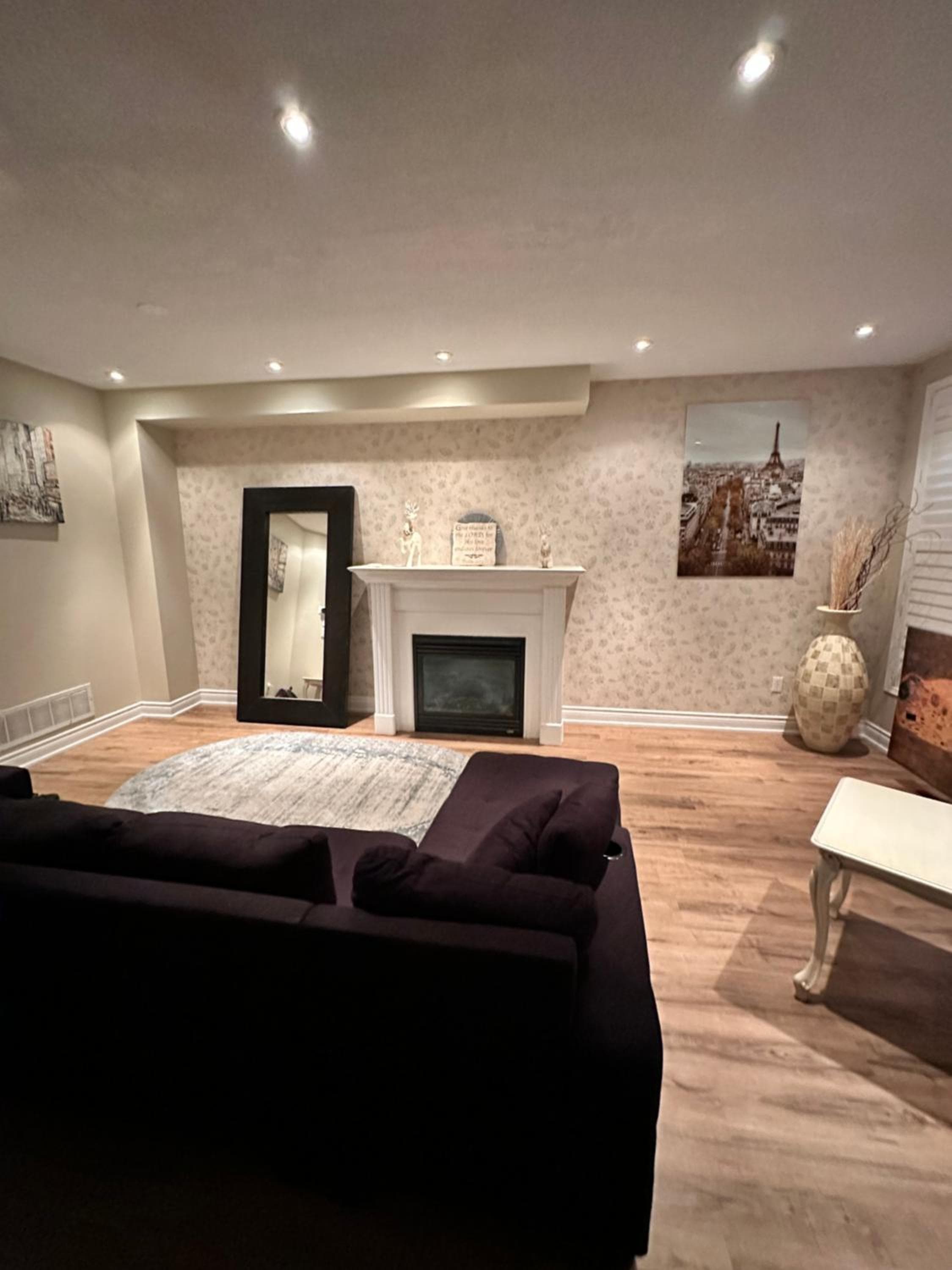 Beautiful Master bedroom unit with private washroom