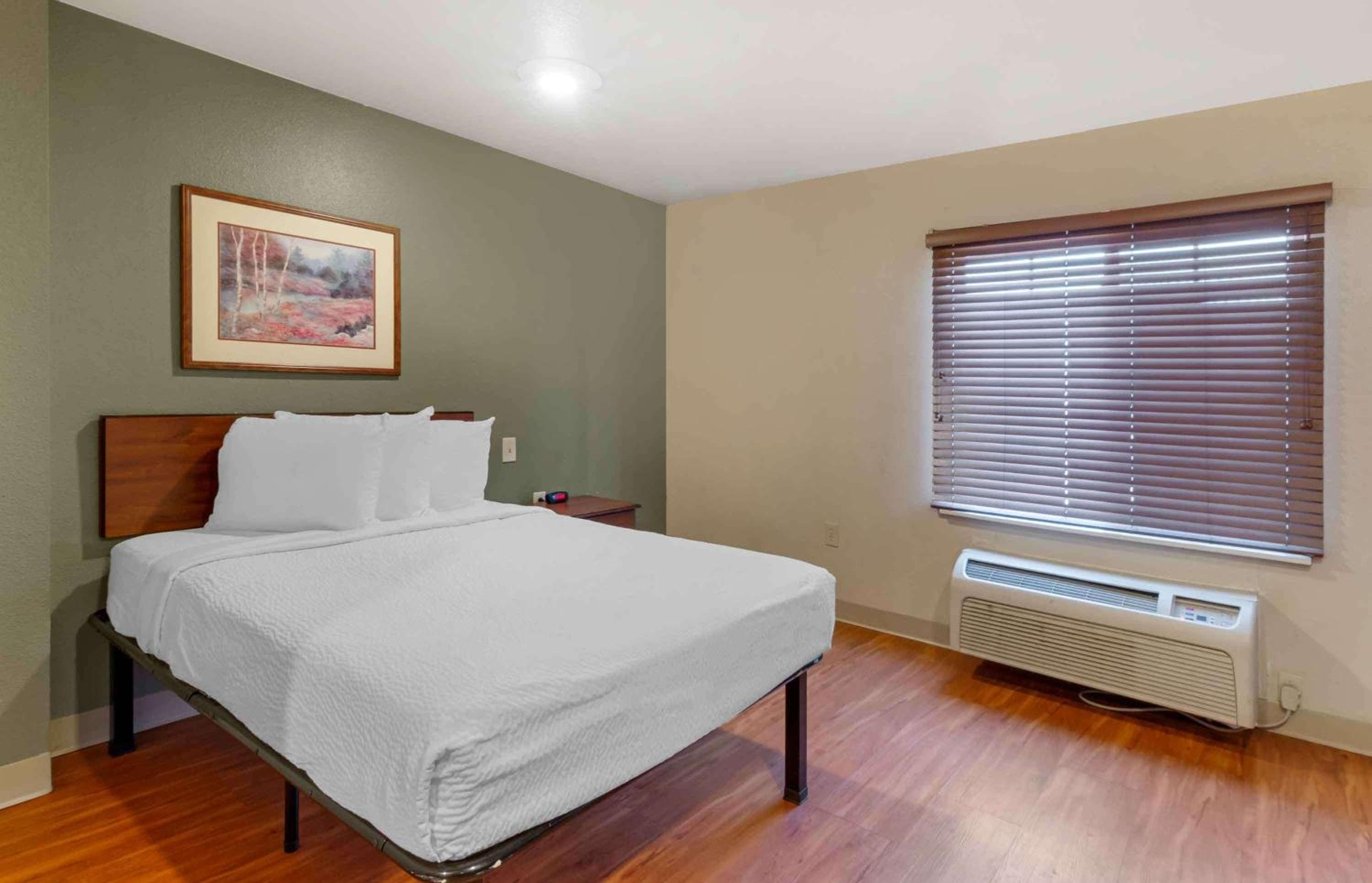 Extended Stay America Select Suites - Kansas City - South - I-49