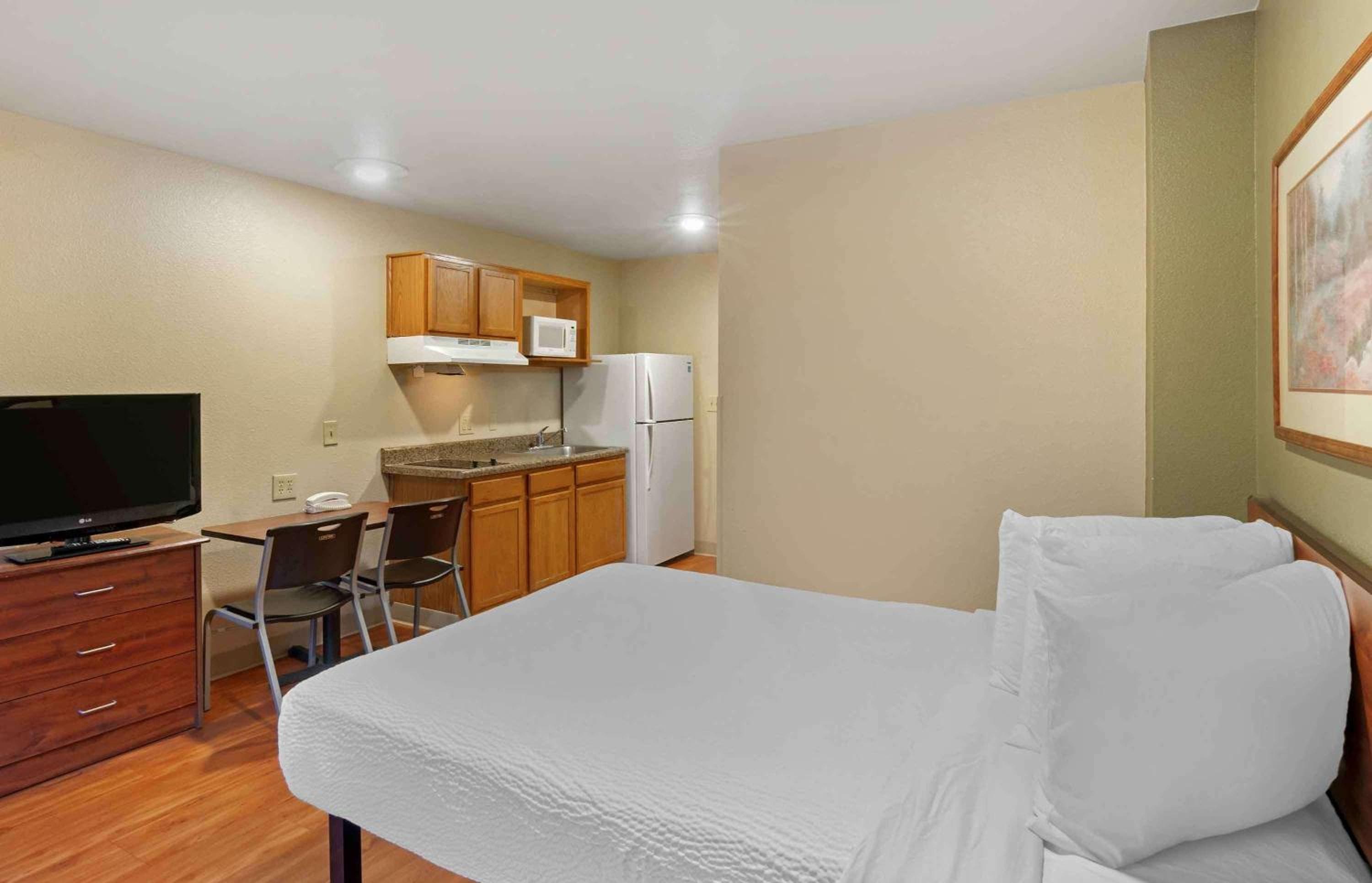 Extended Stay America Select Suites - Kansas City - South - I-49